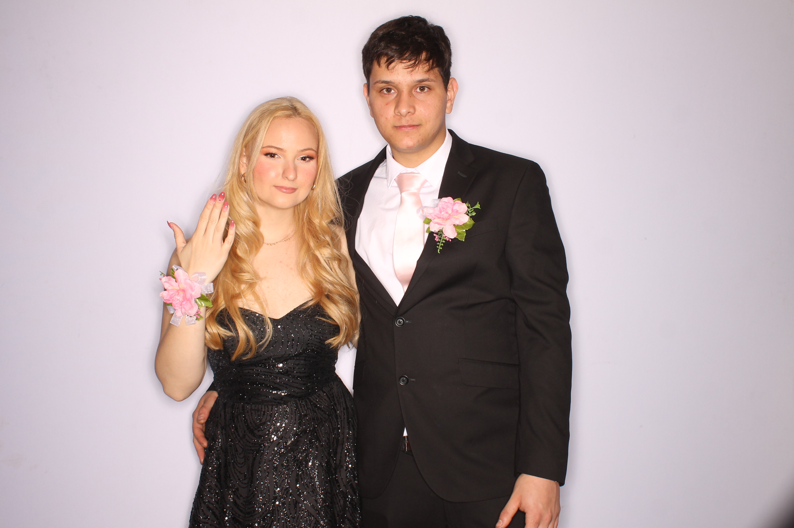 Thomas Worthington High School Prom 2025 | View more photos from the event at gallery.photoboothcincy.com/u/PhotoBoothCincy/Thomas-Worthington-High-School-Prom-2025