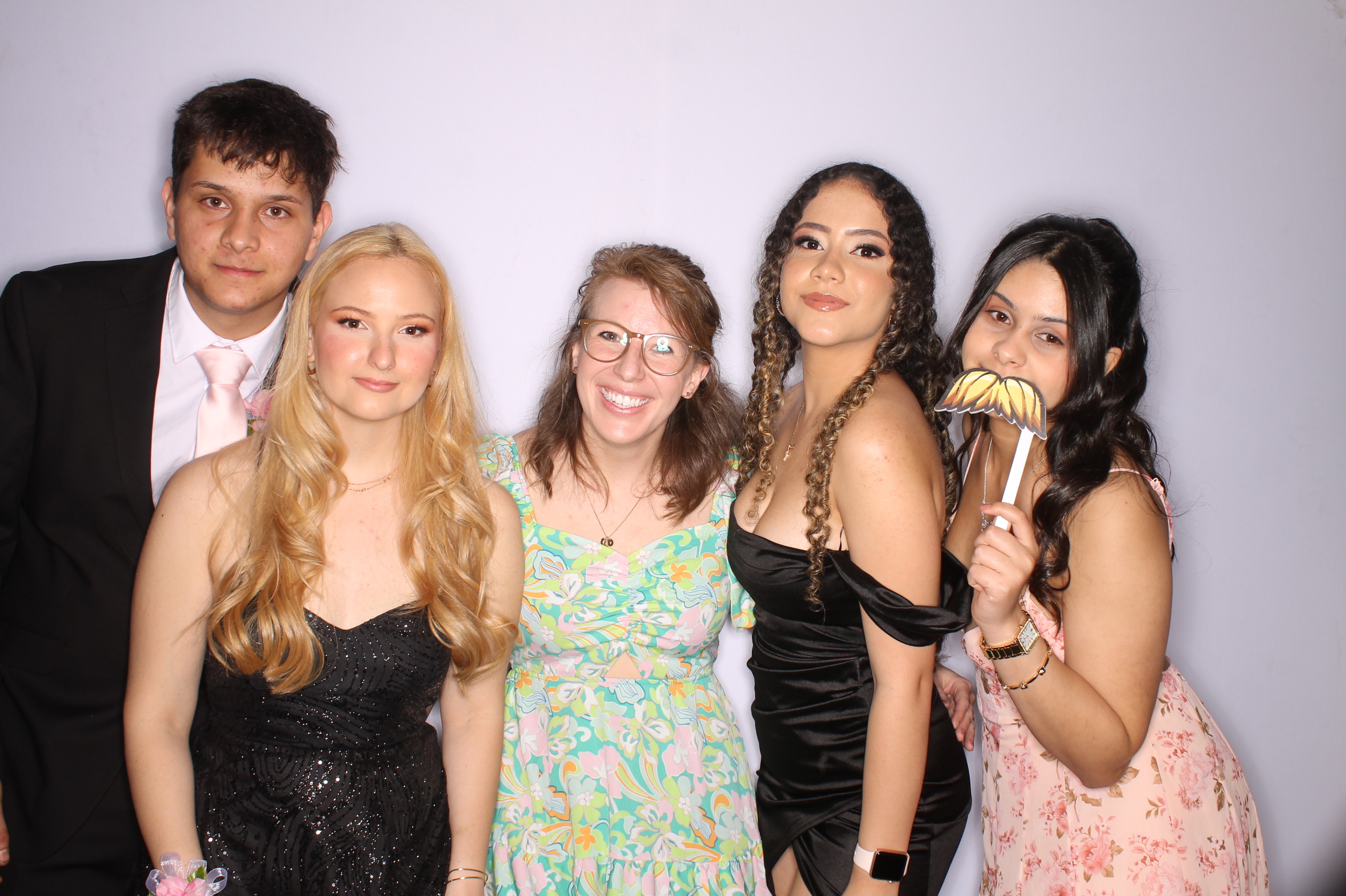 Thomas Worthington High School Prom 2025 | View more photos from the event at gallery.photoboothcincy.com/u/PhotoBoothCincy/Thomas-Worthington-High-School-Prom-2025