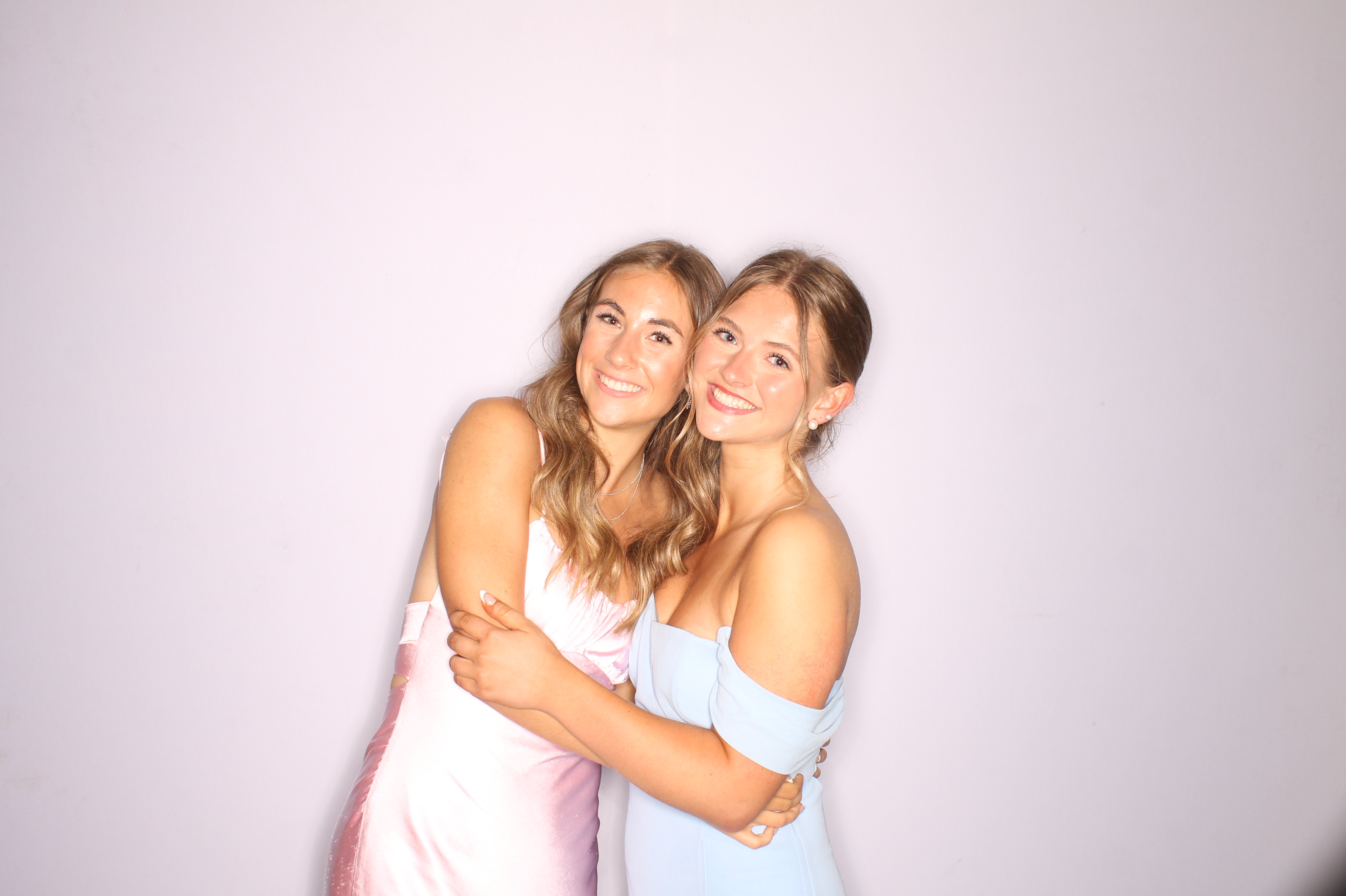 Thomas Worthington High School Prom 2025 | View more photos from the event at gallery.photoboothcincy.com/u/PhotoBoothCincy/Thomas-Worthington-High-School-Prom-2025