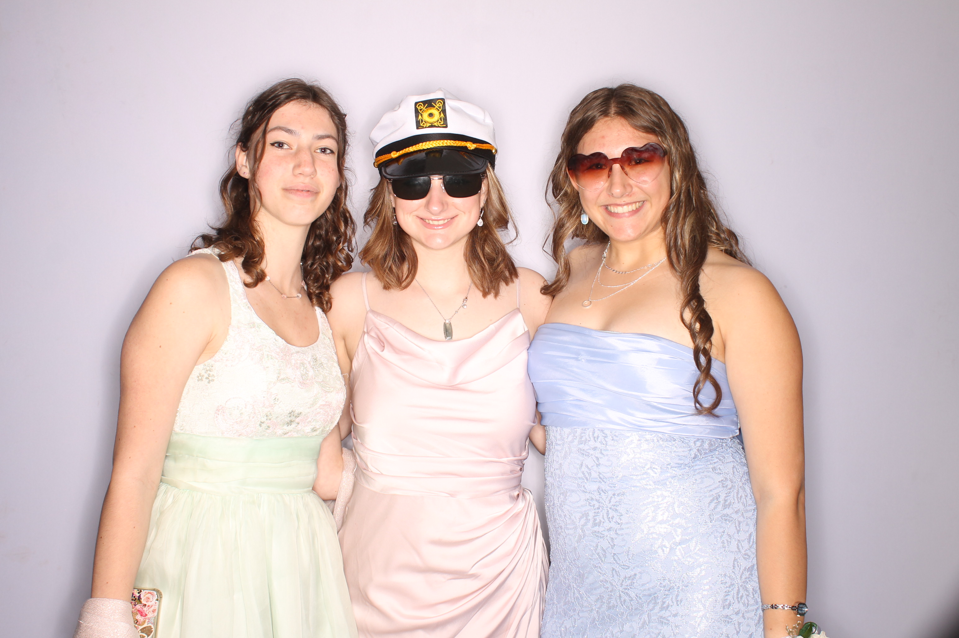Thomas Worthington High School Prom 2025 | View more photos from the event at gallery.photoboothcincy.com/u/PhotoBoothCincy/Thomas-Worthington-High-School-Prom-2025