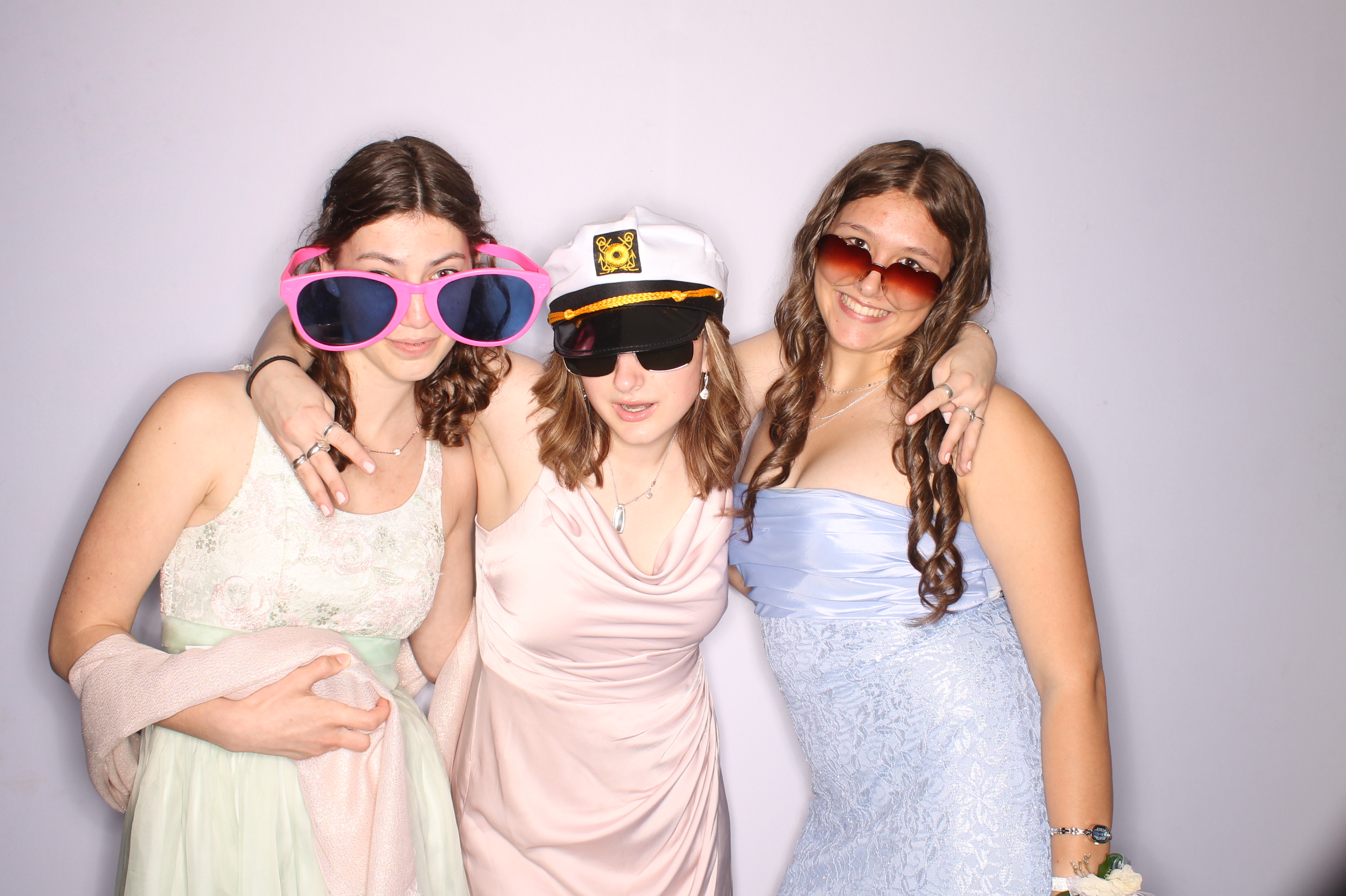 Thomas Worthington High School Prom 2025 | View more photos from the event at gallery.photoboothcincy.com/u/PhotoBoothCincy/Thomas-Worthington-High-School-Prom-2025