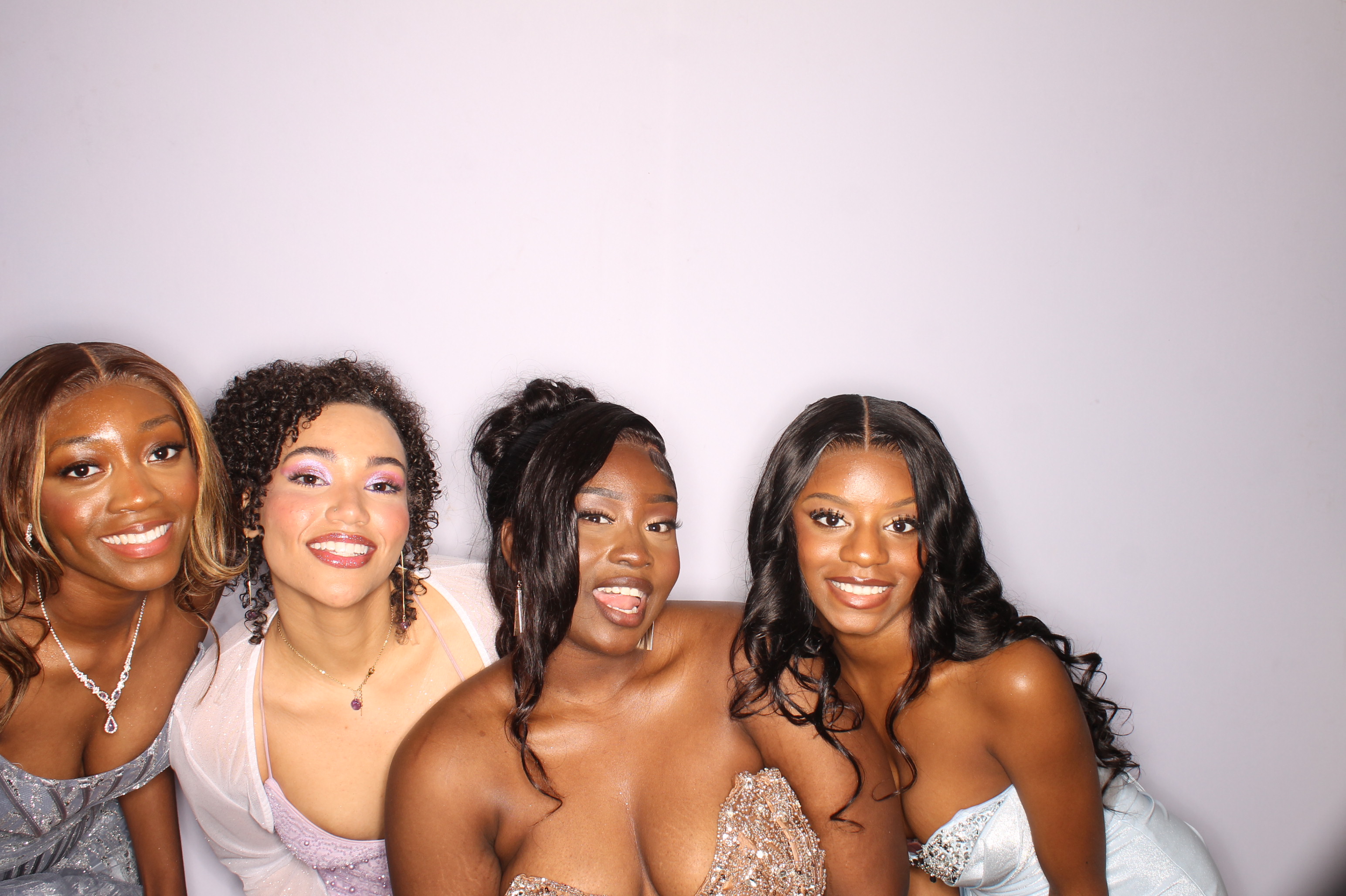 Thomas Worthington High School Prom 2025 | View more photos from the event at gallery.photoboothcincy.com/u/PhotoBoothCincy/Thomas-Worthington-High-School-Prom-2025