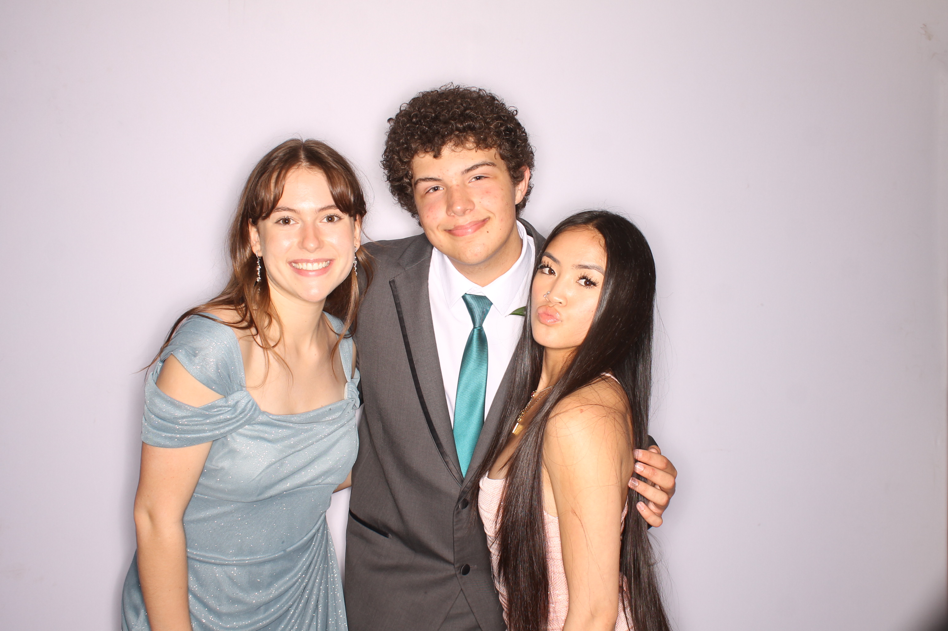 Thomas Worthington High School Prom 2025 | View more photos from the event at gallery.photoboothcincy.com/u/PhotoBoothCincy/Thomas-Worthington-High-School-Prom-2025