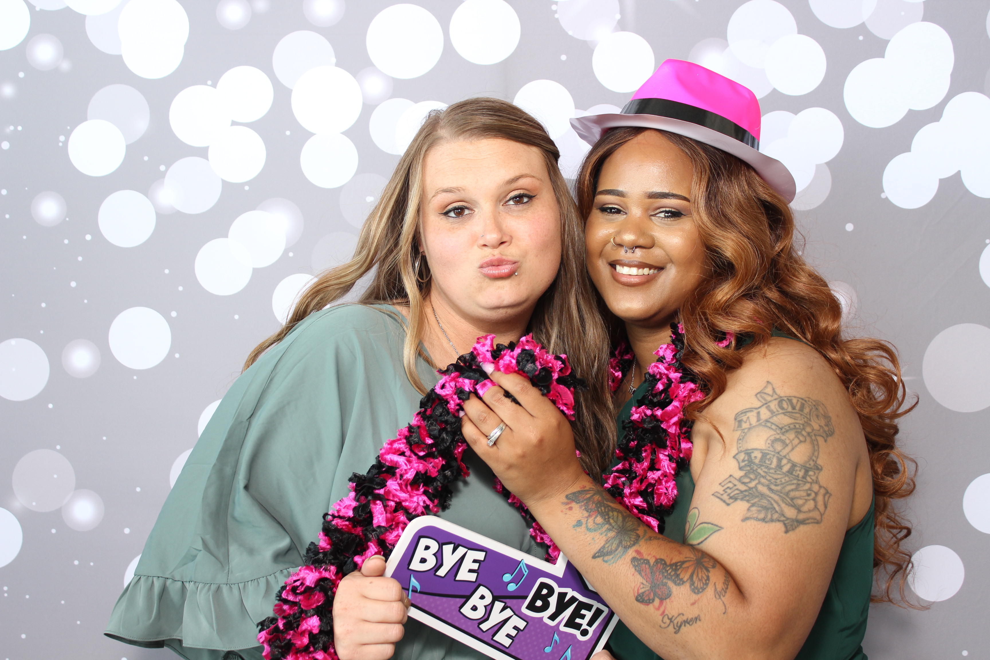 Tyrell & Samantha | View more photos from the event at gallery.photoboothcincy.com/u/PhotoBoothCincy/Tyrell-Samantha