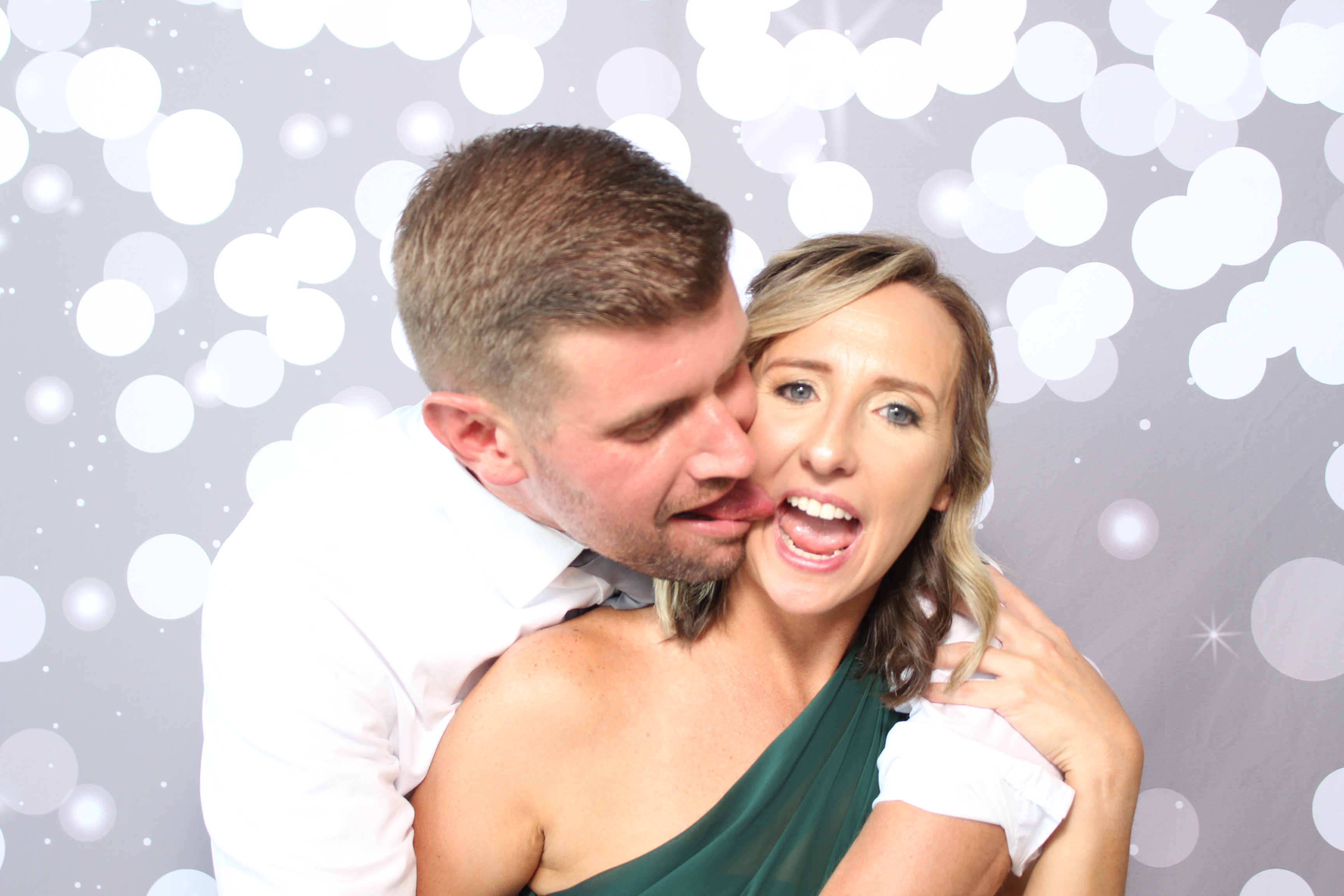 Tyrell & Samantha | View more photos from the event at gallery.photoboothcincy.com/u/PhotoBoothCincy/Tyrell-Samantha