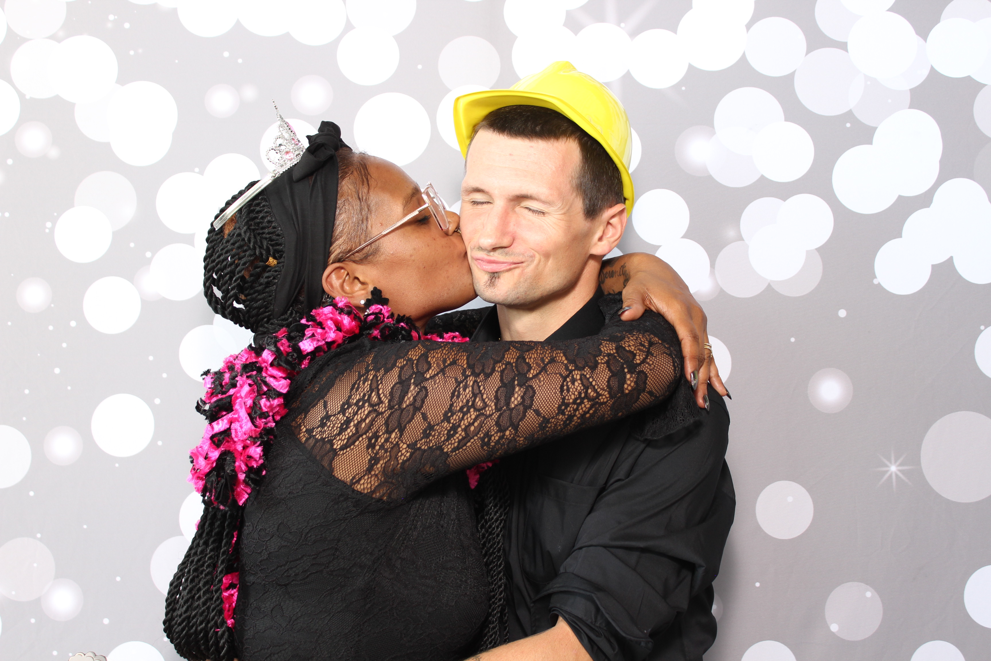 Tyrell & Samantha | View more photos from the event at gallery.photoboothcincy.com/u/PhotoBoothCincy/Tyrell-Samantha