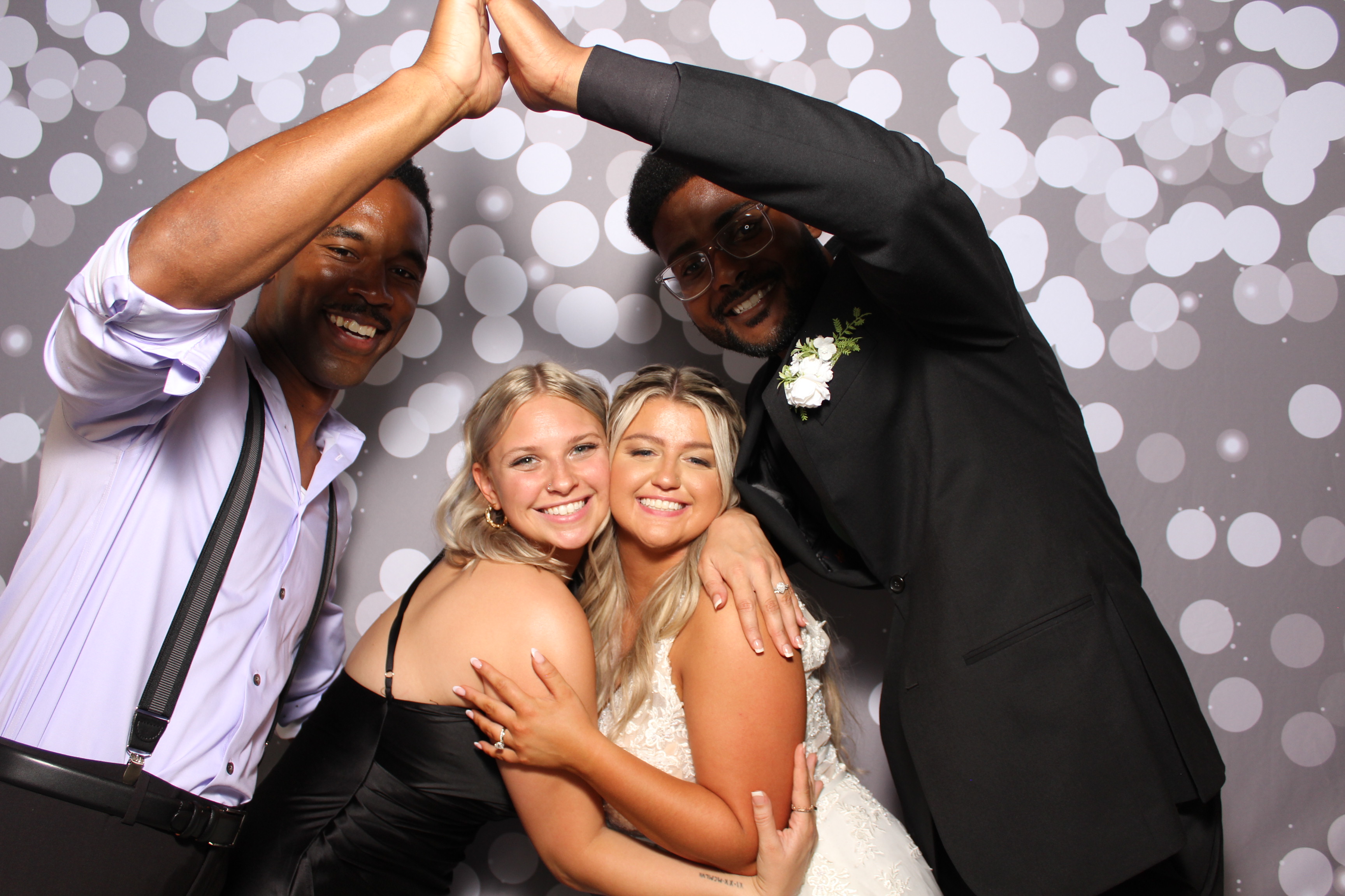 Tyrell & Samantha | View more photos from the event at gallery.photoboothcincy.com/u/PhotoBoothCincy/Tyrell-Samantha