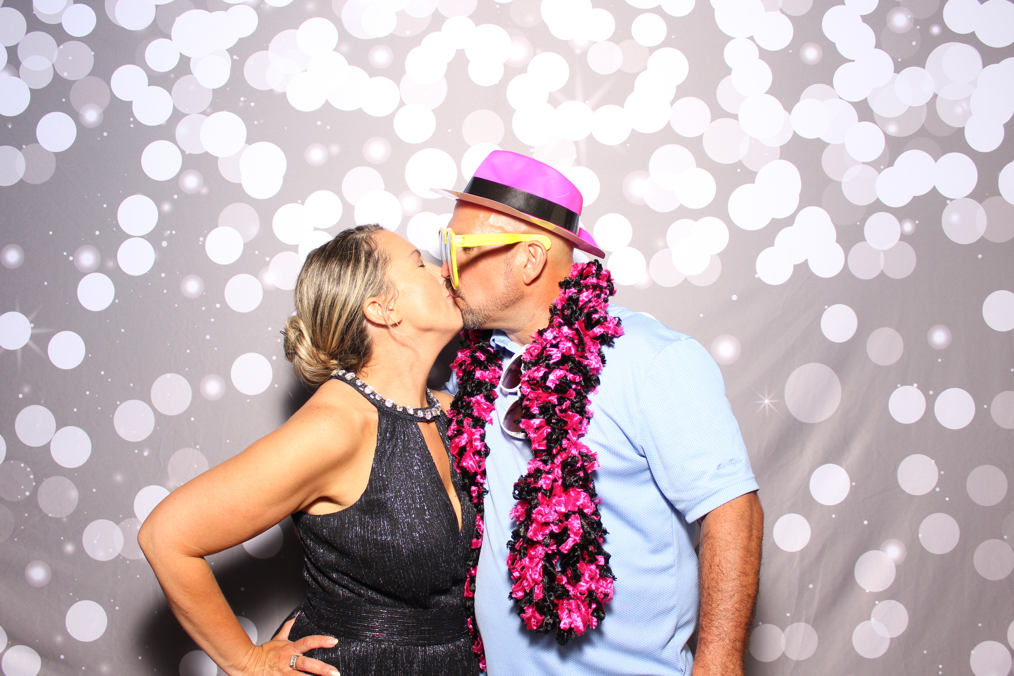 Tyrell & Samantha | View more photos from the event at gallery.photoboothcincy.com/u/PhotoBoothCincy/Tyrell-Samantha