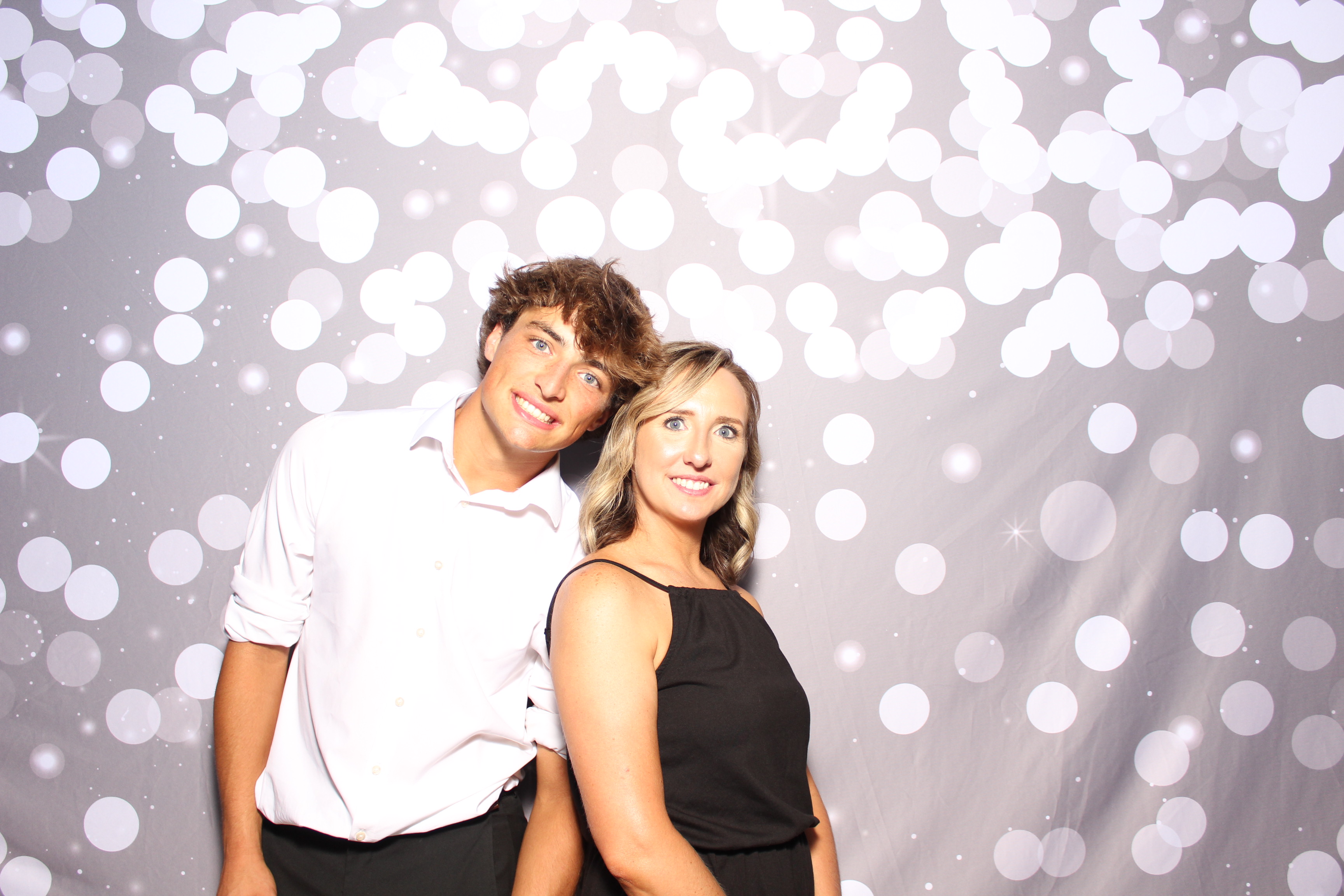 Tyrell & Samantha | View more photos from the event at gallery.photoboothcincy.com/u/PhotoBoothCincy/Tyrell-Samantha