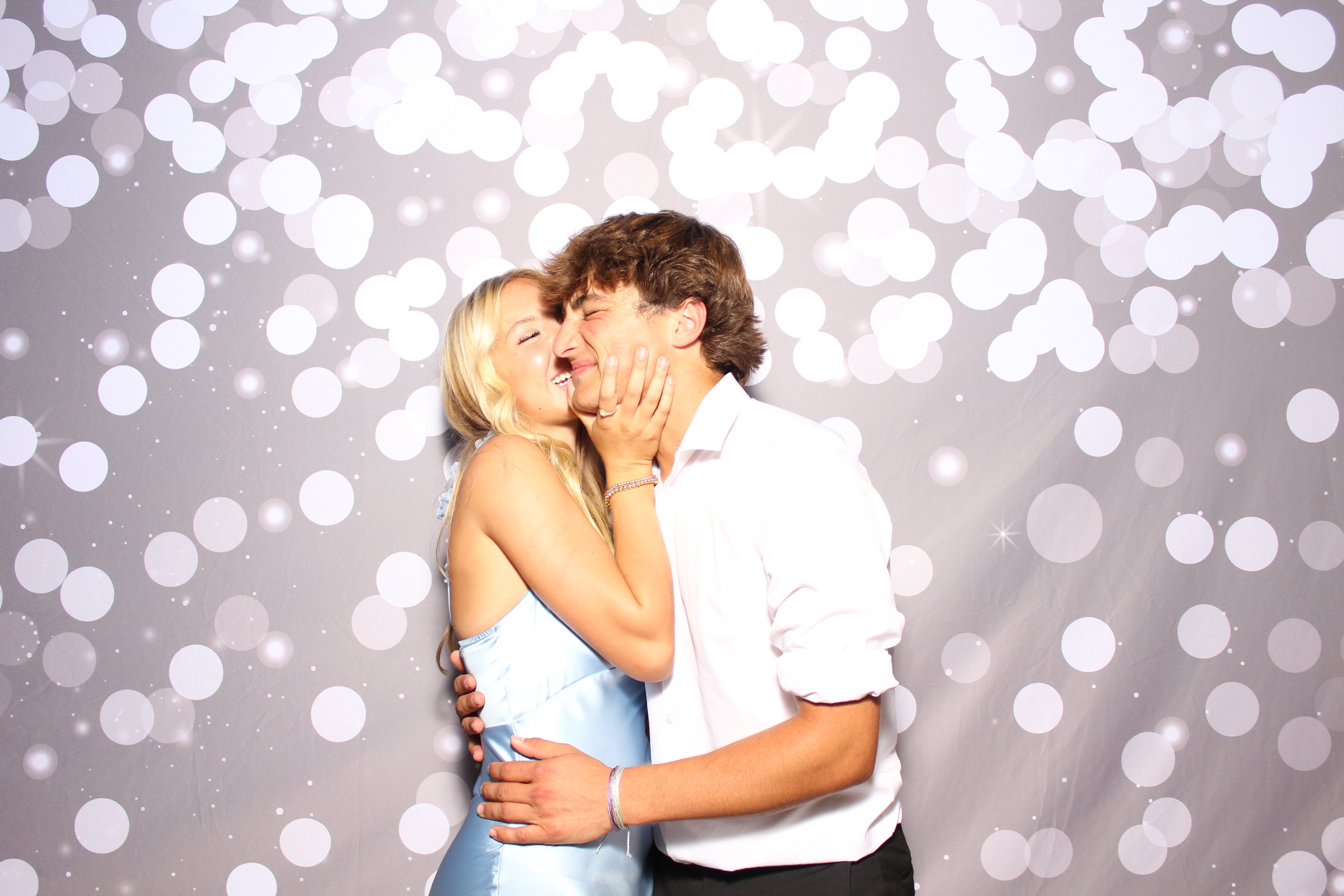 Tyrell & Samantha | View more photos from the event at gallery.photoboothcincy.com/u/PhotoBoothCincy/Tyrell-Samantha
