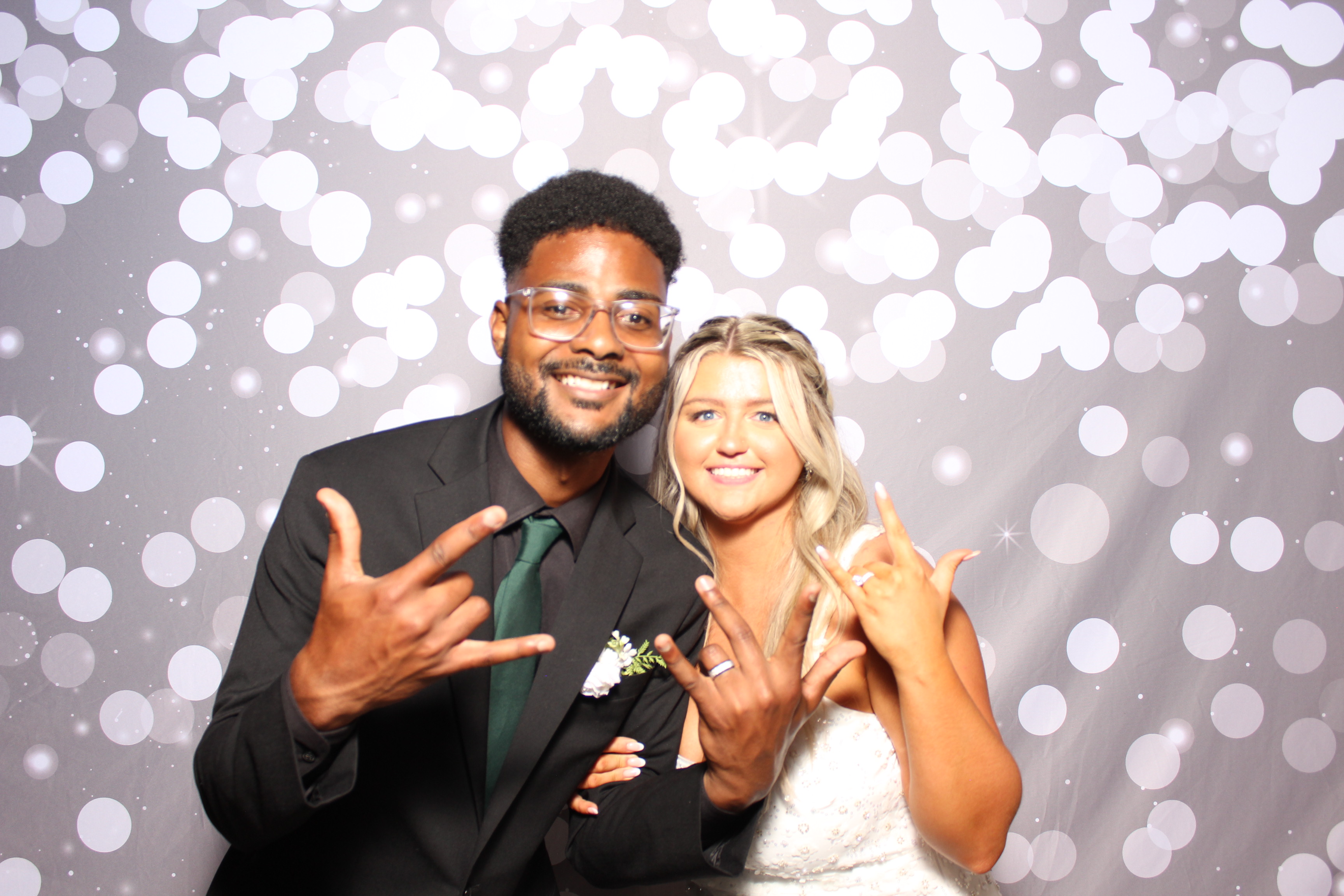 Tyrell & Samantha | View more photos from the event at gallery.photoboothcincy.com/u/PhotoBoothCincy/Tyrell-Samantha