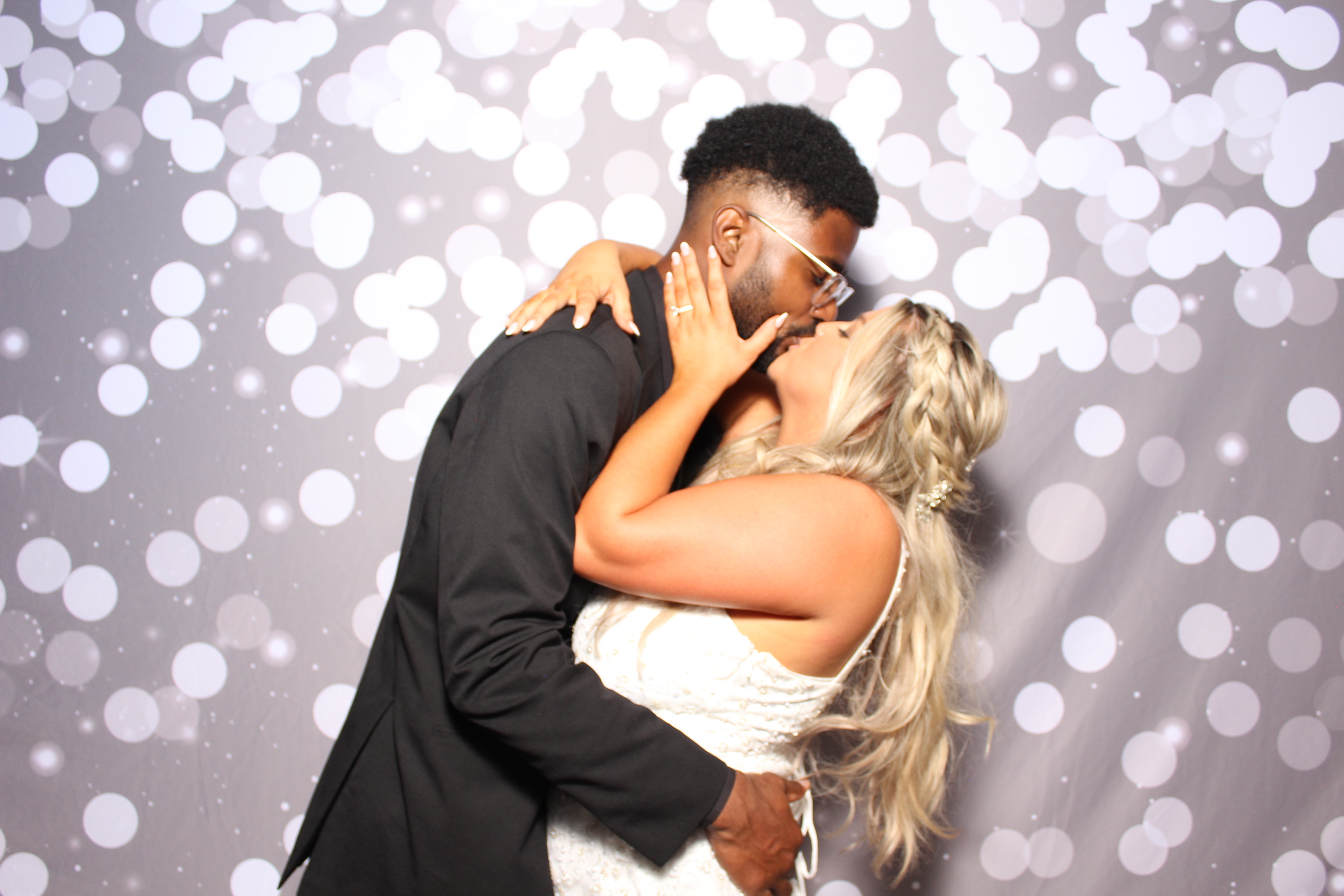 Tyrell & Samantha | View more photos from the event at gallery.photoboothcincy.com/u/PhotoBoothCincy/Tyrell-Samantha