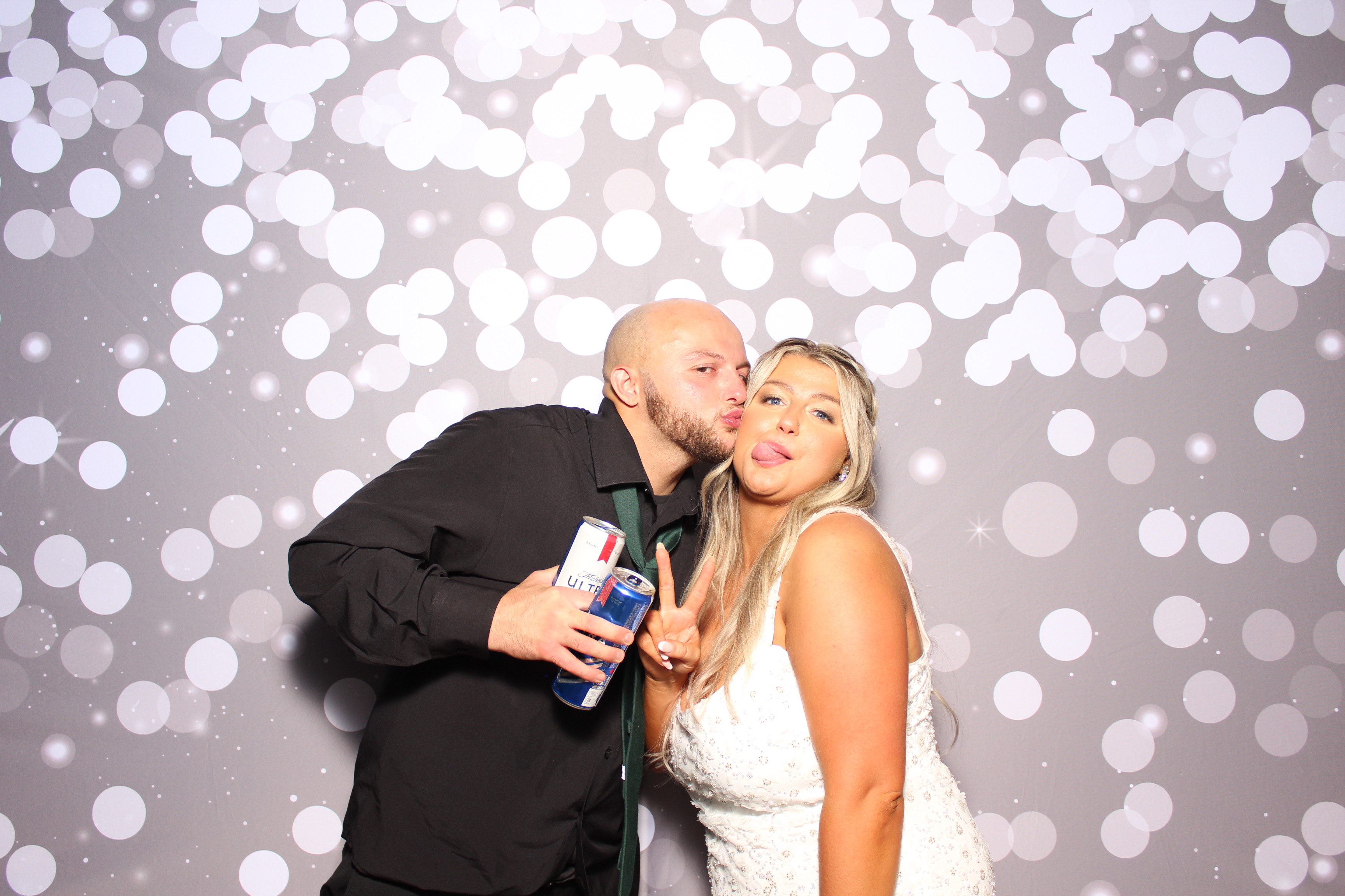 Tyrell & Samantha | View more photos from the event at gallery.photoboothcincy.com/u/PhotoBoothCincy/Tyrell-Samantha