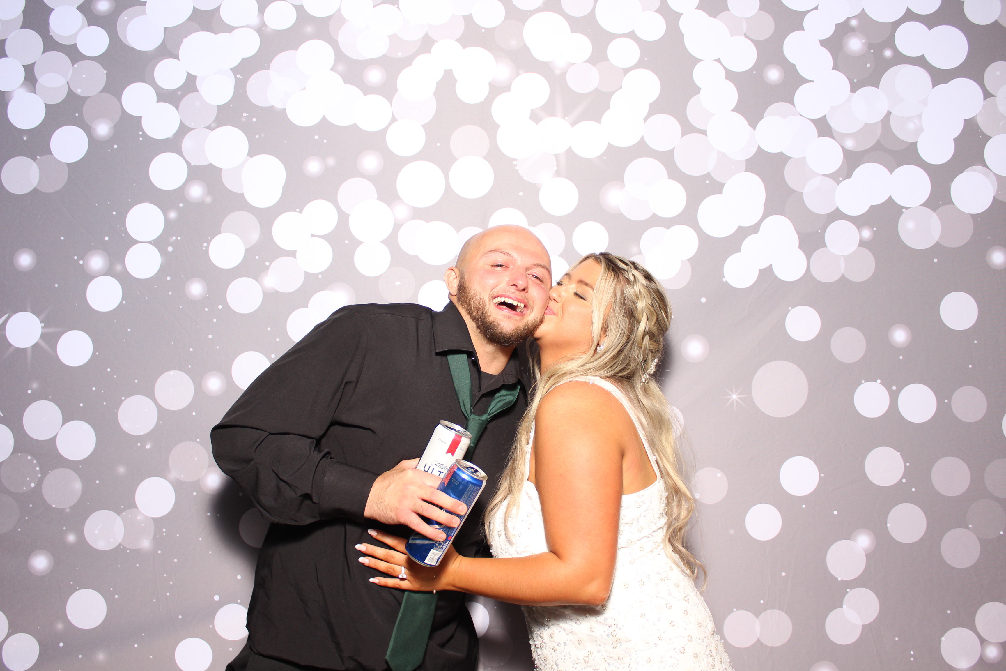 Tyrell & Samantha | View more photos from the event at gallery.photoboothcincy.com/u/PhotoBoothCincy/Tyrell-Samantha