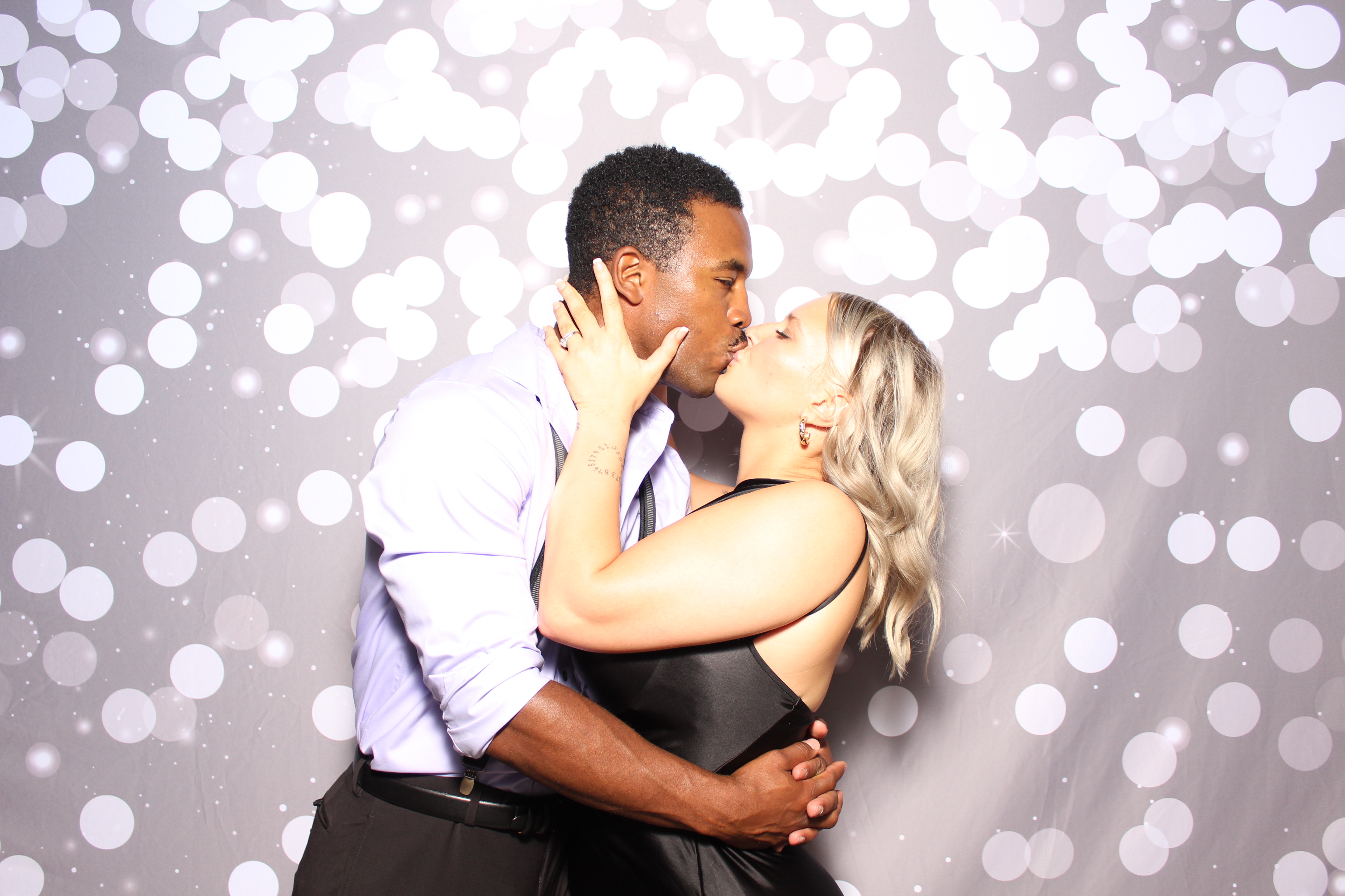 Tyrell & Samantha | View more photos from the event at gallery.photoboothcincy.com/u/PhotoBoothCincy/Tyrell-Samantha