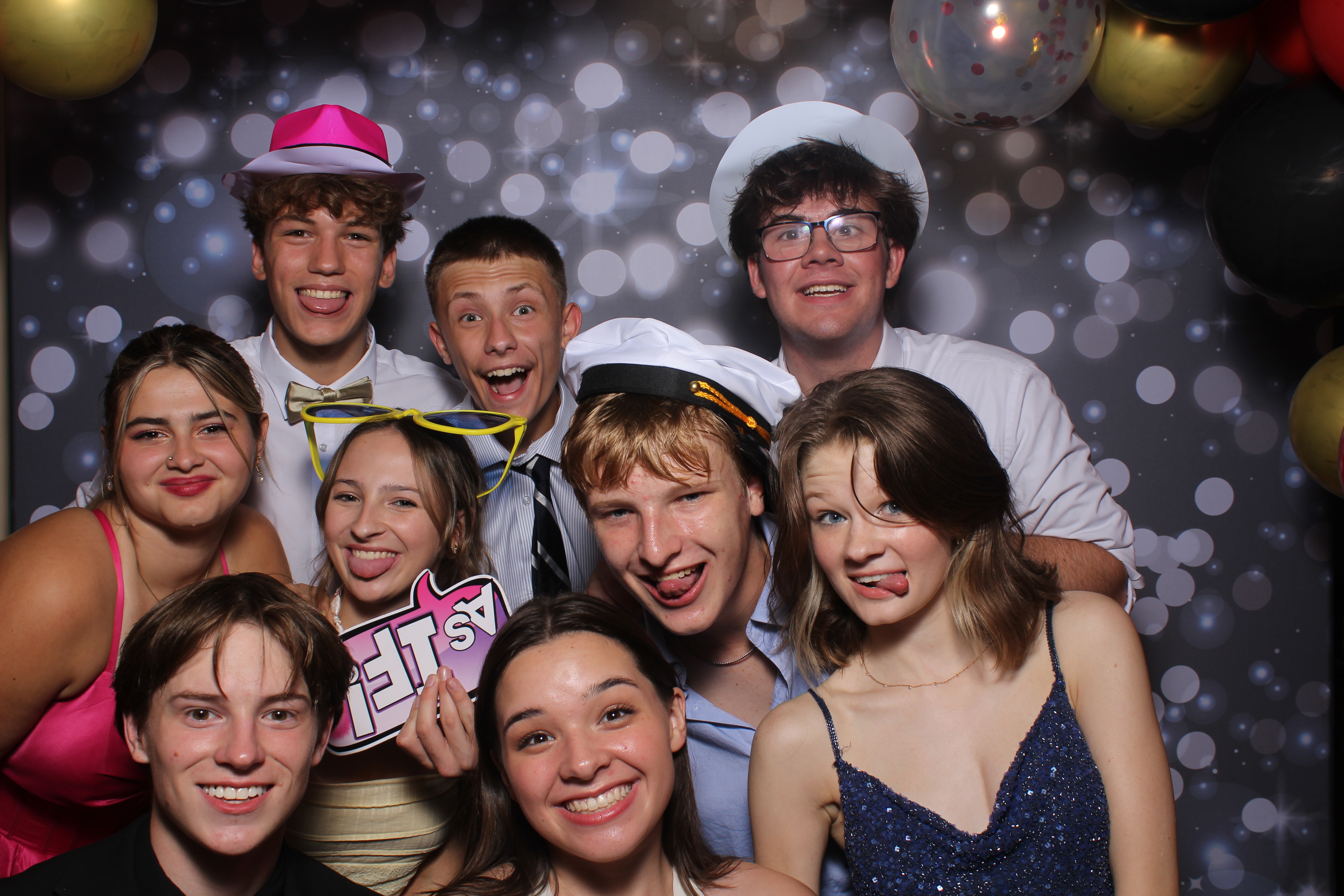 Walnut Hills Homecoming Originals | View more photos from the event at gallery.photoboothcincy.com/u/PhotoBoothCincy/Walnut-Hills-Homecoming-Originals
