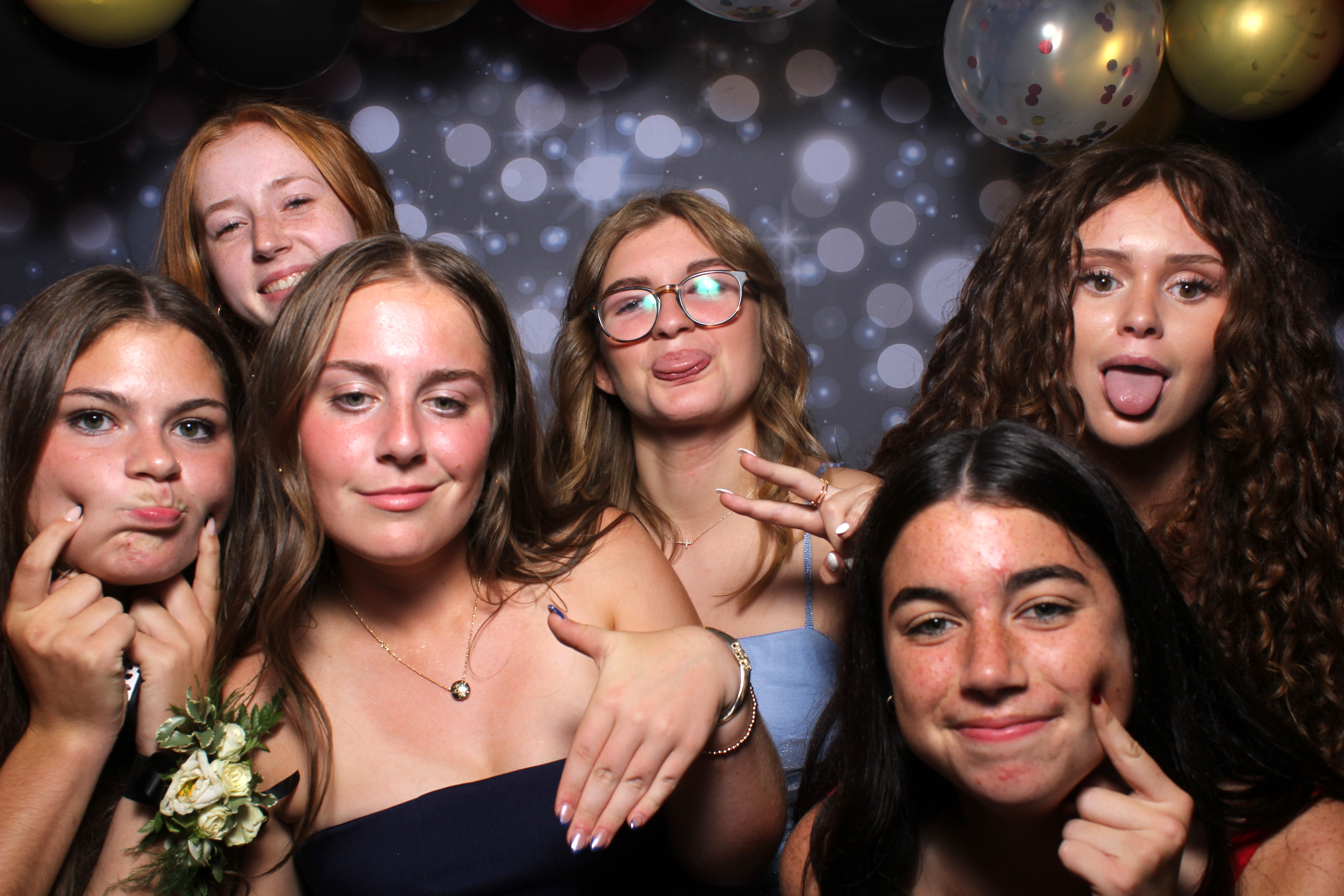 Walnut Hills Homecoming | View more photos from the event at gallery.photoboothcincy.com/u/PhotoBoothCincy/Walnut-Hills-Homecoming-0