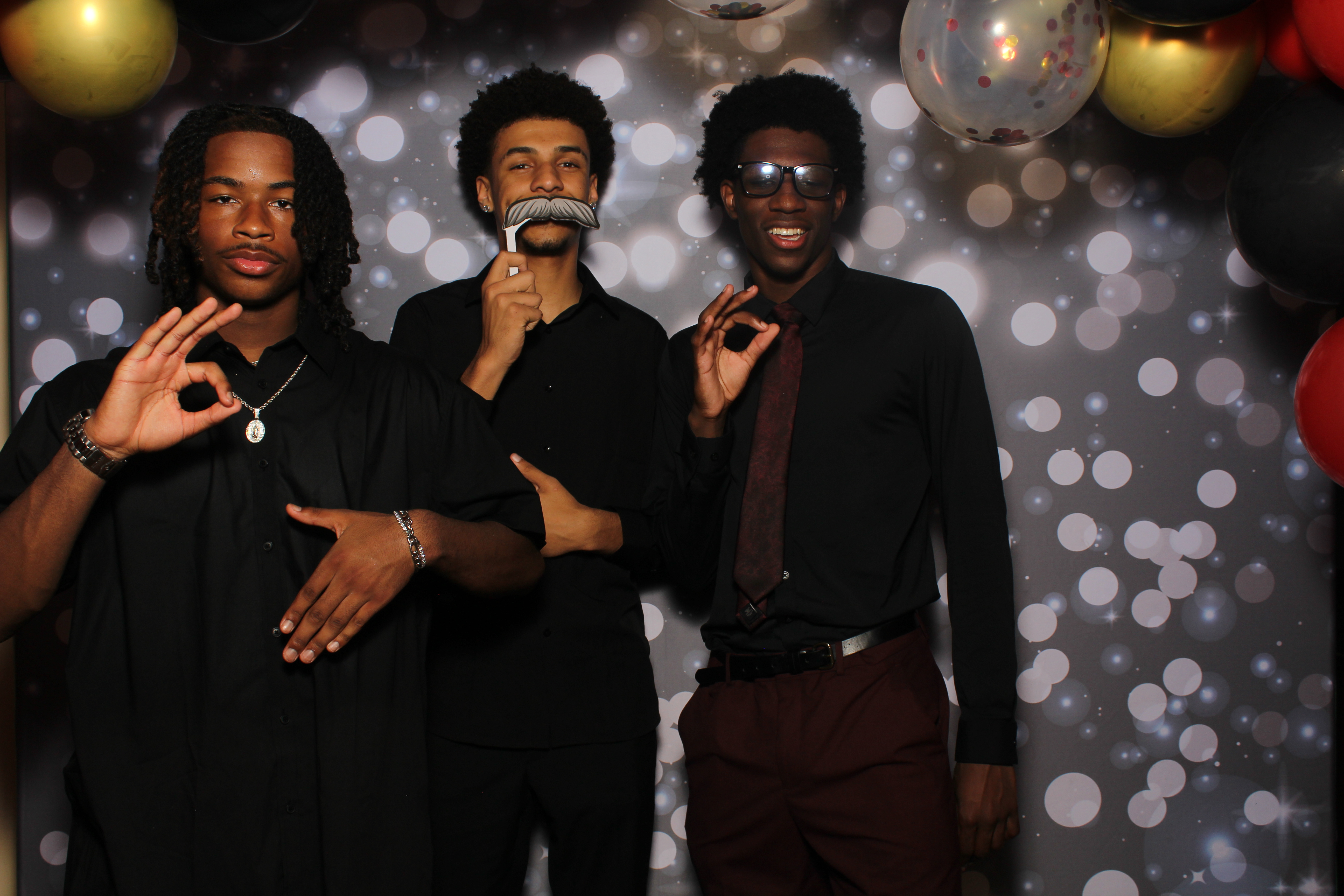 Walnut Hills Homecoming | View more photos from the event at gallery.photoboothcincy.com/u/PhotoBoothCincy/Walnut-Hills-Homecoming-0