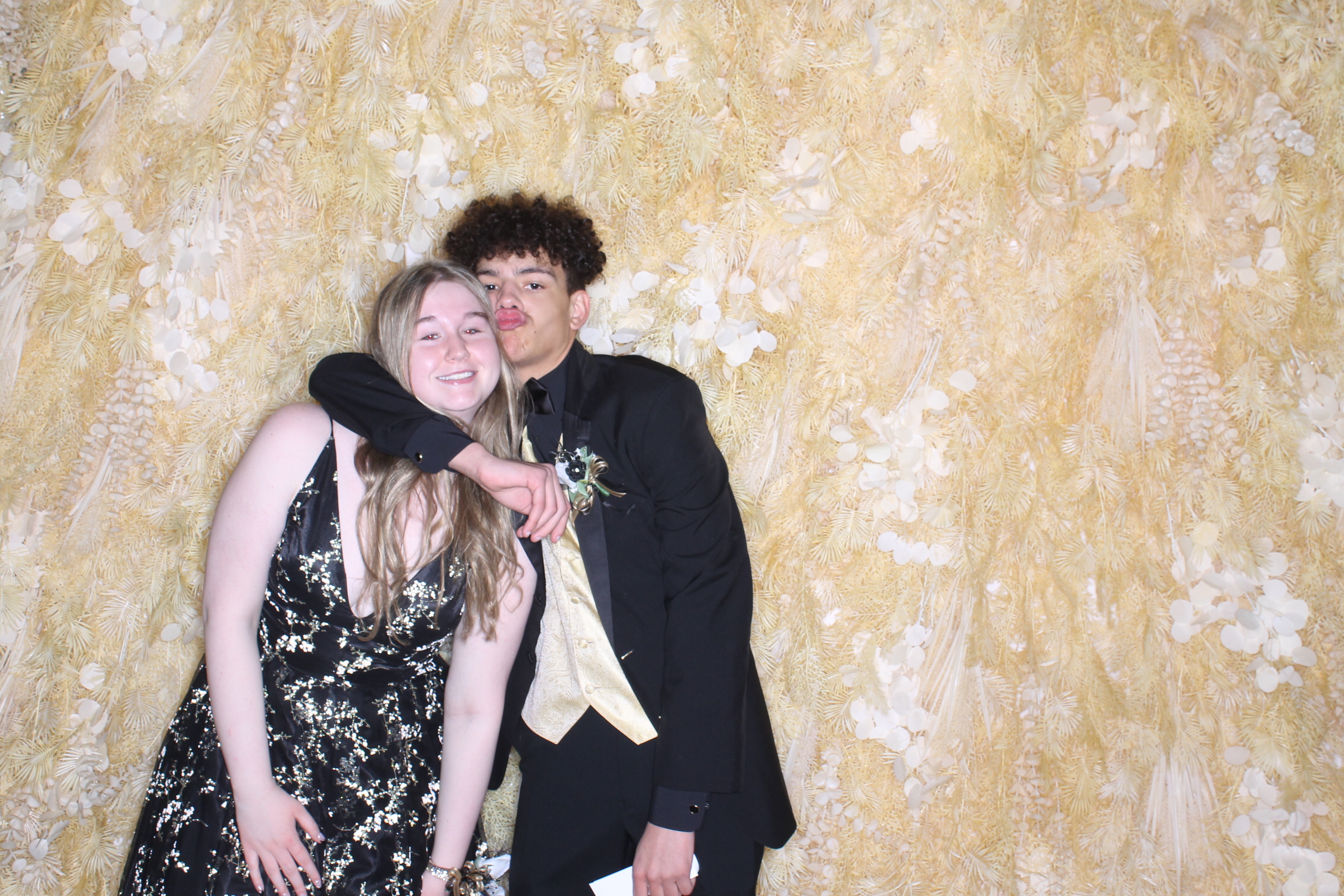West Clermont 2025 Prom | View more photos from the event at gallery.photoboothcincy.com/u/PhotoBoothCincy/West-Clermont-2025-Prom