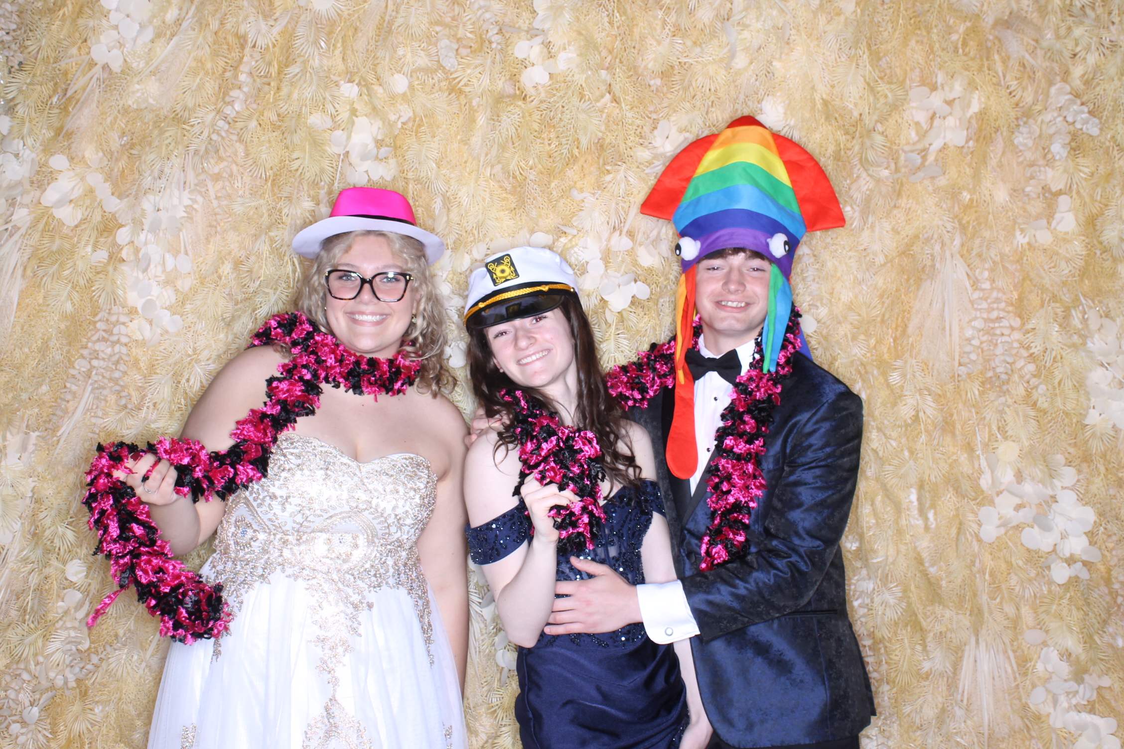 West Clermont 2025 Prom | View more photos from the event at gallery.photoboothcincy.com/u/PhotoBoothCincy/West-Clermont-2025-Prom