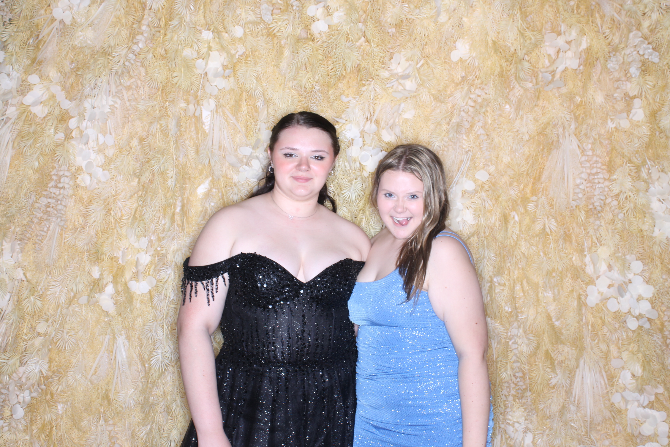 West Clermont 2025 Prom | View more photos from the event at gallery.photoboothcincy.com/u/PhotoBoothCincy/West-Clermont-2025-Prom