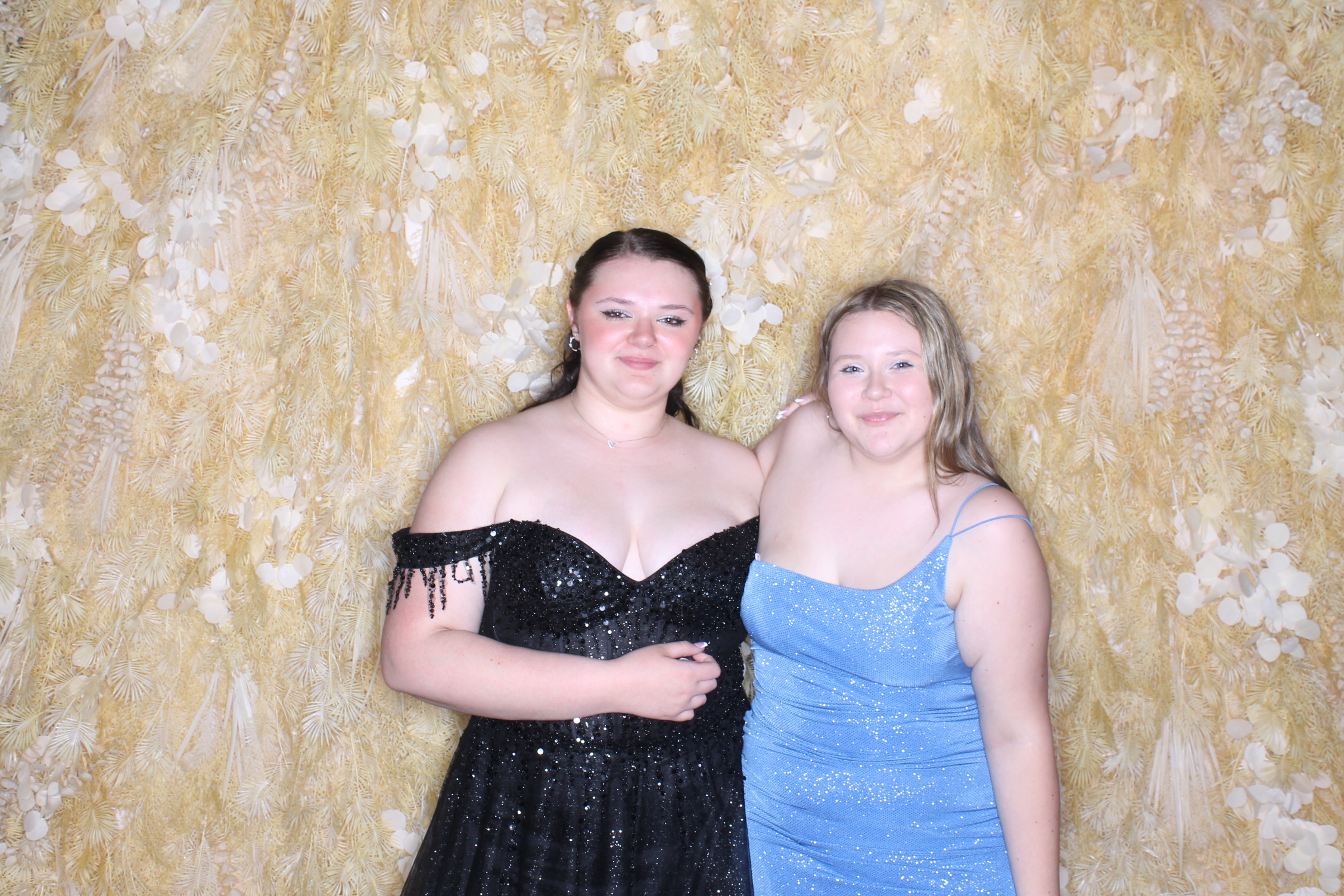 West Clermont 2025 Prom | View more photos from the event at gallery.photoboothcincy.com/u/PhotoBoothCincy/West-Clermont-2025-Prom