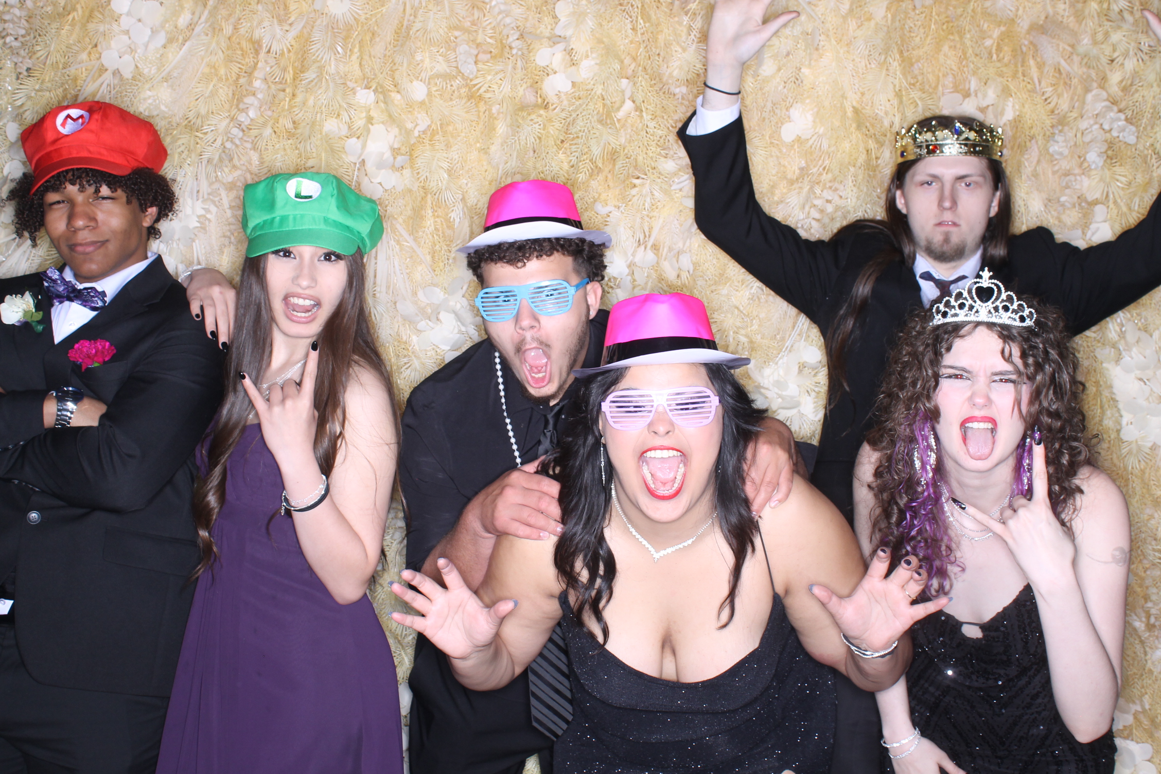 West Clermont 2025 Prom | View more photos from the event at gallery.photoboothcincy.com/u/PhotoBoothCincy/West-Clermont-2025-Prom
