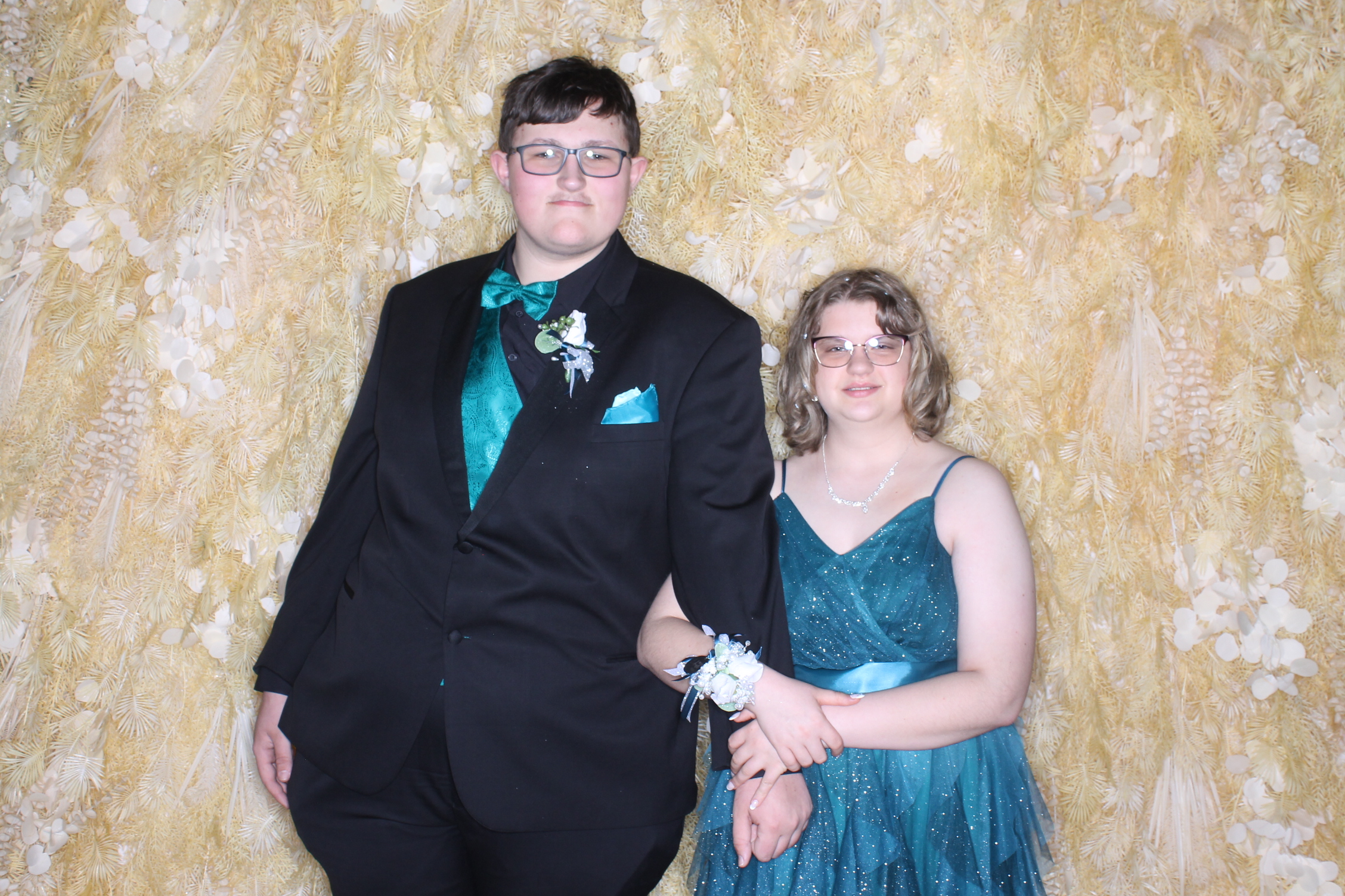 West Clermont 2025 Prom | View more photos from the event at gallery.photoboothcincy.com/u/PhotoBoothCincy/West-Clermont-2025-Prom