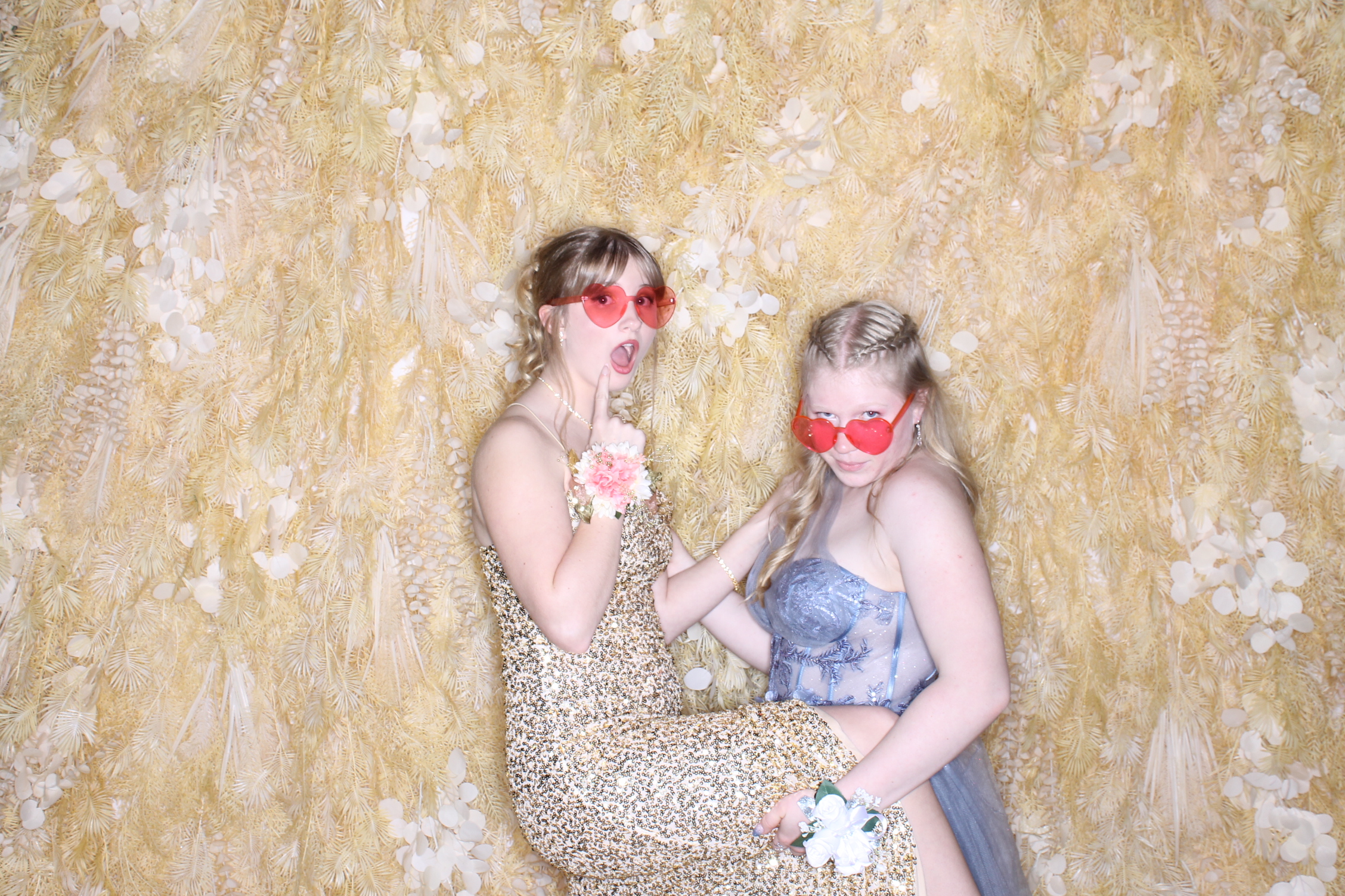 West Clermont 2025 Prom | View more photos from the event at gallery.photoboothcincy.com/u/PhotoBoothCincy/West-Clermont-2025-Prom