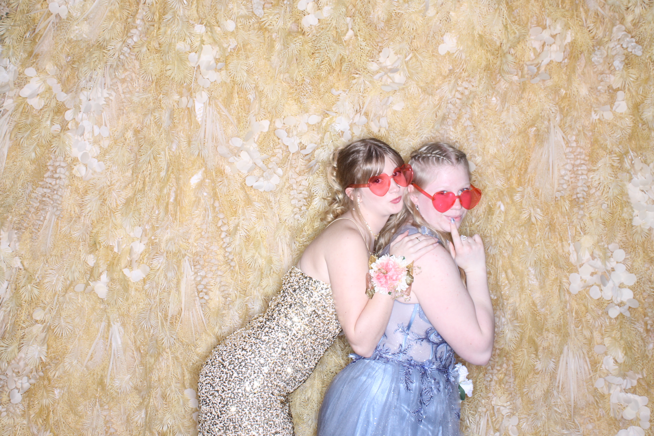 West Clermont 2025 Prom | View more photos from the event at gallery.photoboothcincy.com/u/PhotoBoothCincy/West-Clermont-2025-Prom