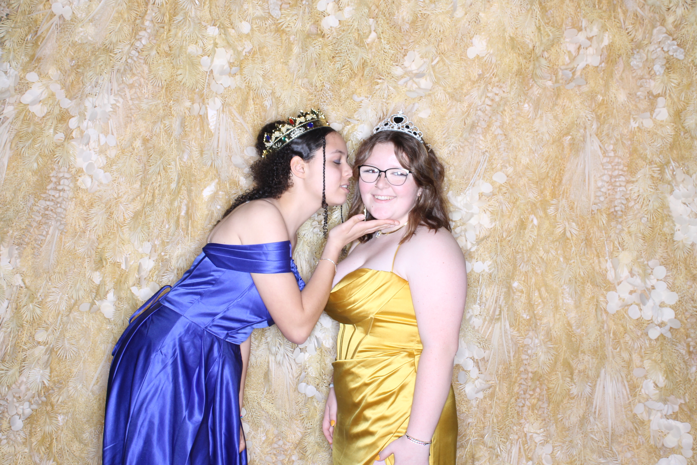 West Clermont 2025 Prom | View more photos from the event at gallery.photoboothcincy.com/u/PhotoBoothCincy/West-Clermont-2025-Prom