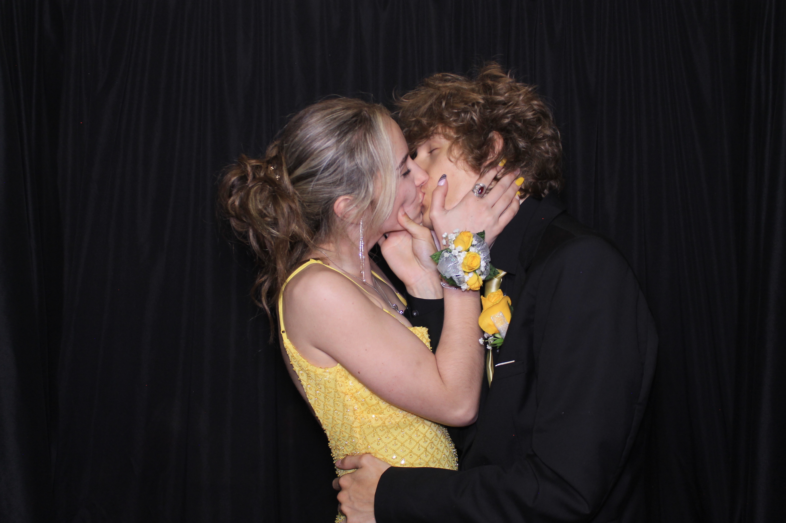 West Clermont 2025 Prom | View more photos from the event at gallery.photoboothcincy.com/u/PhotoBoothCincy/West-Clermont-2025-Prom