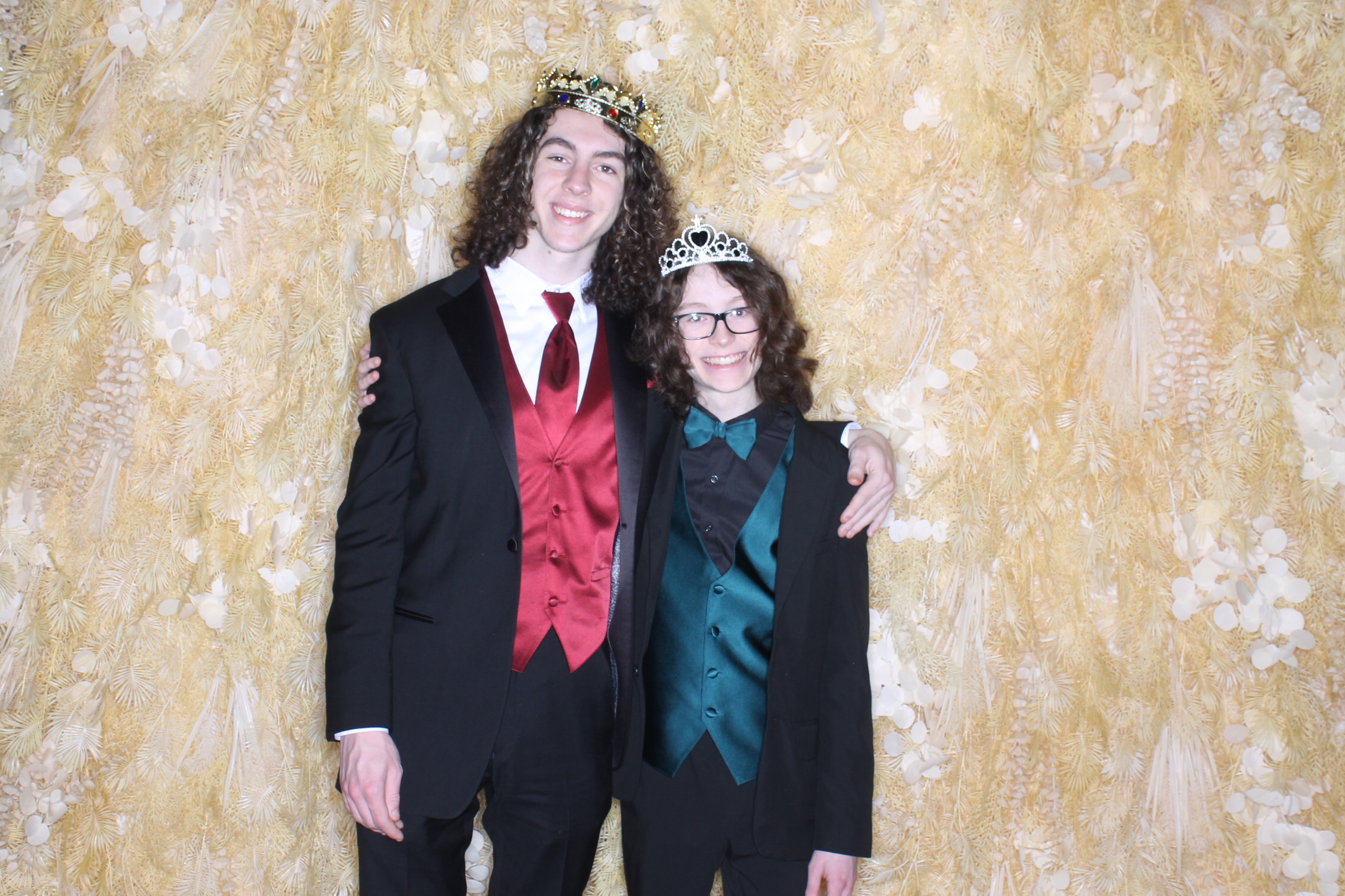 West Clermont 2025 Prom | View more photos from the event at gallery.photoboothcincy.com/u/PhotoBoothCincy/West-Clermont-2025-Prom