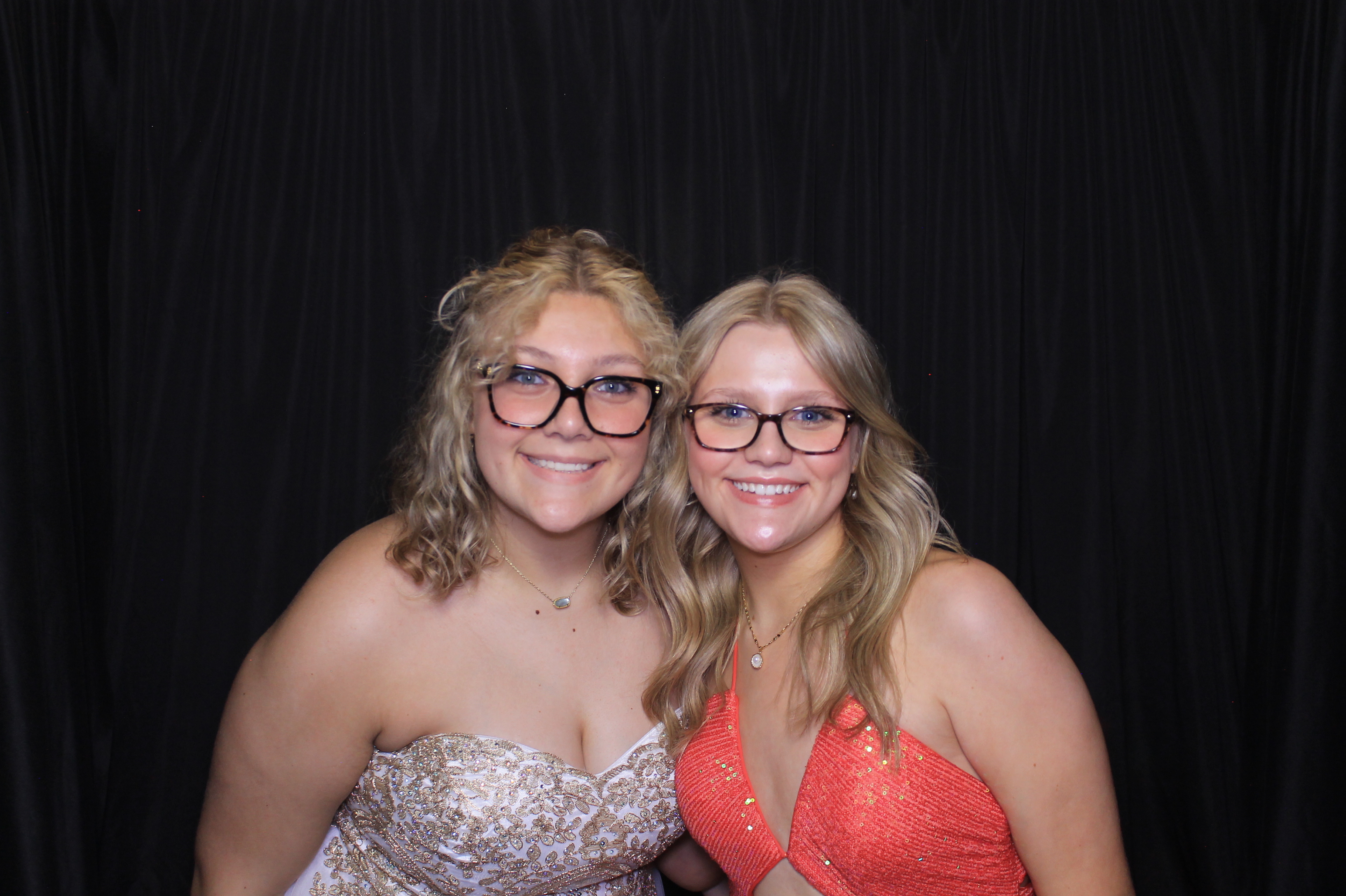West Clermont 2025 Prom | View more photos from the event at gallery.photoboothcincy.com/u/PhotoBoothCincy/West-Clermont-2025-Prom