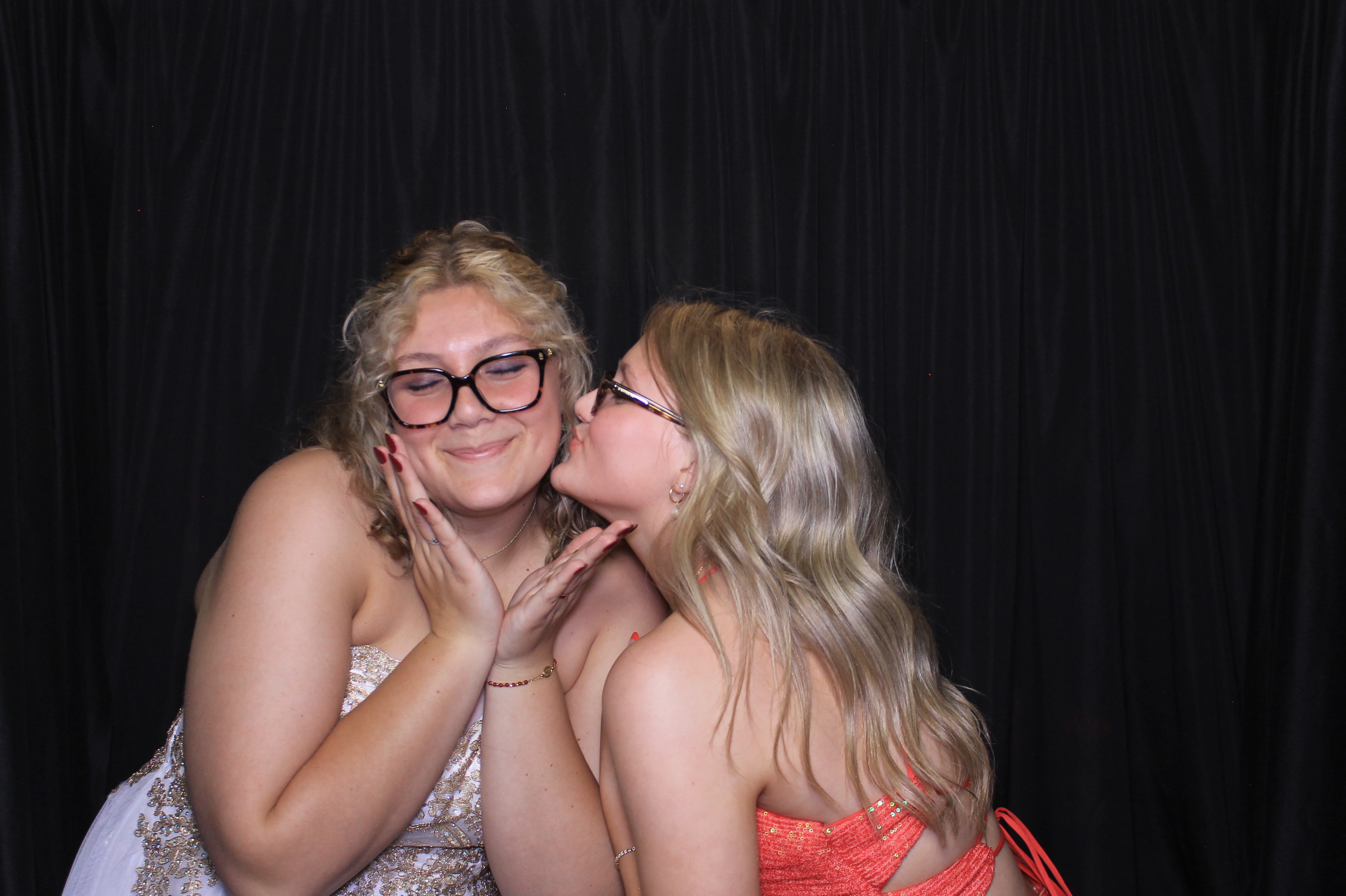 West Clermont 2025 Prom | View more photos from the event at gallery.photoboothcincy.com/u/PhotoBoothCincy/West-Clermont-2025-Prom