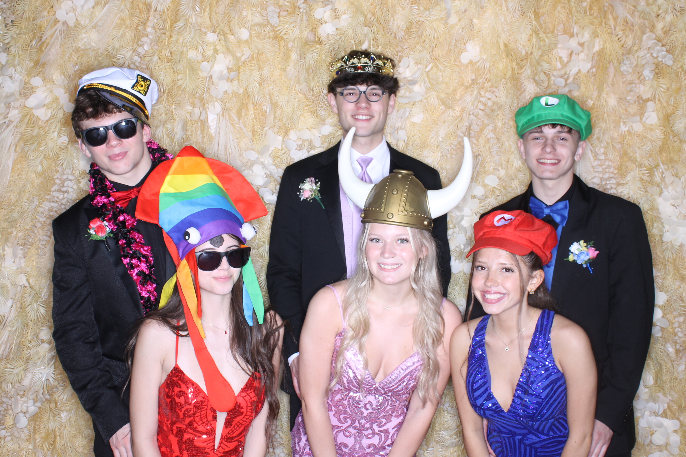 West Clermont 2025 Prom | View more photos from the event at gallery.photoboothcincy.com/u/PhotoBoothCincy/West-Clermont-2025-Prom
