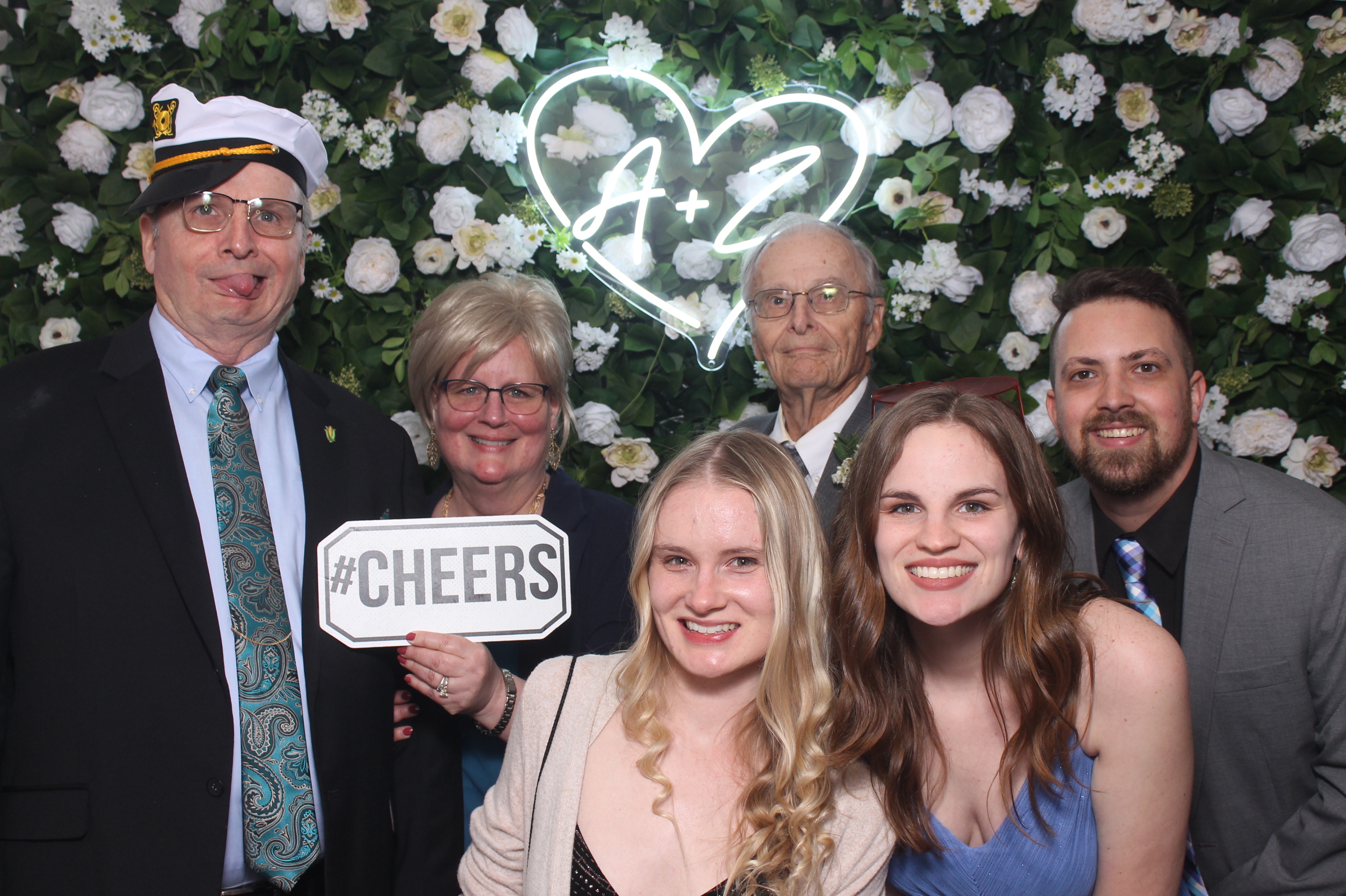 Willcocks wedding  | View more photos from the event at gallery.photoboothcincy.com/u/PhotoBoothCincy/Willcocks-wedding