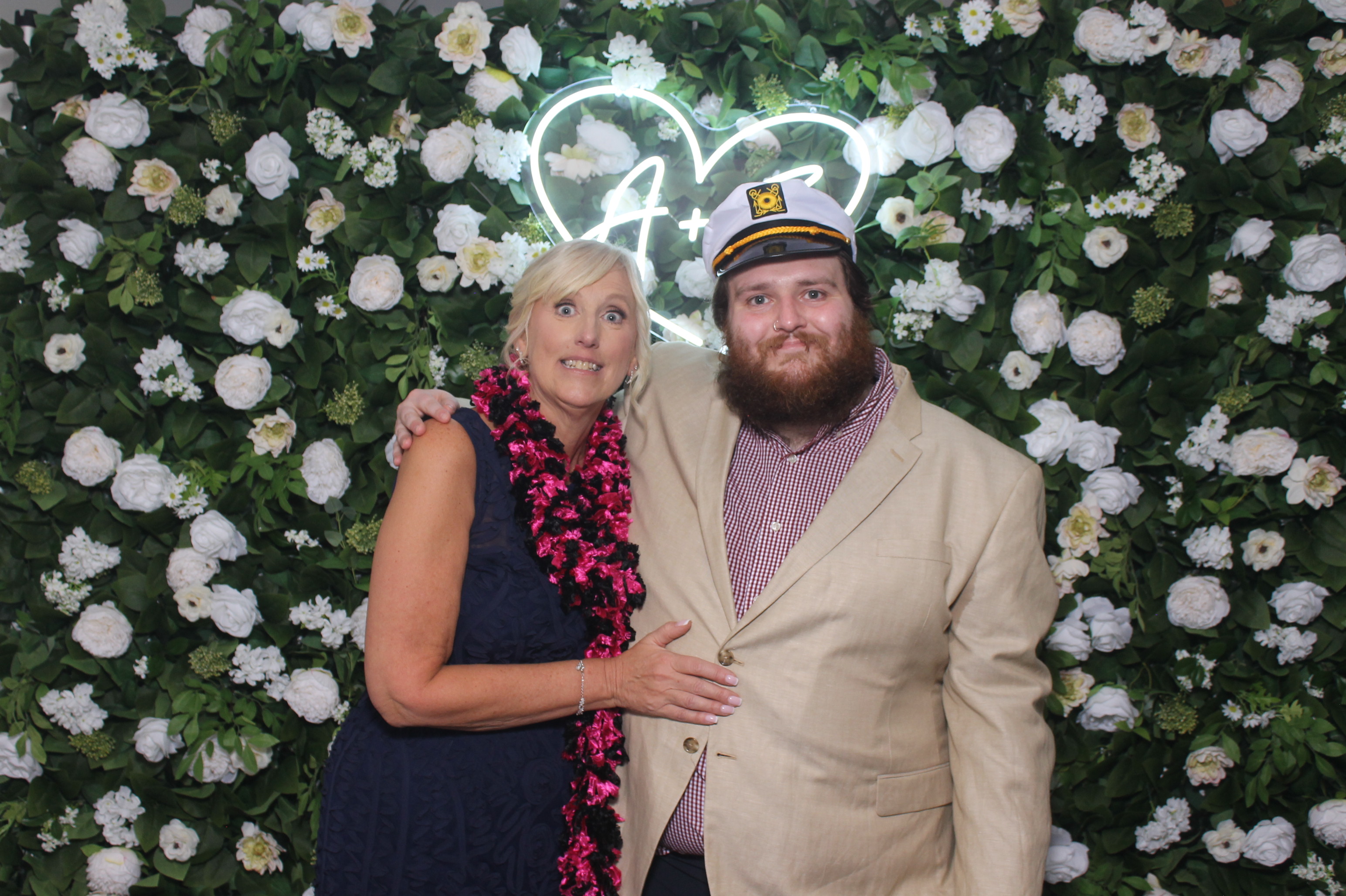 Willcocks wedding  | View more photos from the event at gallery.photoboothcincy.com/u/PhotoBoothCincy/Willcocks-wedding