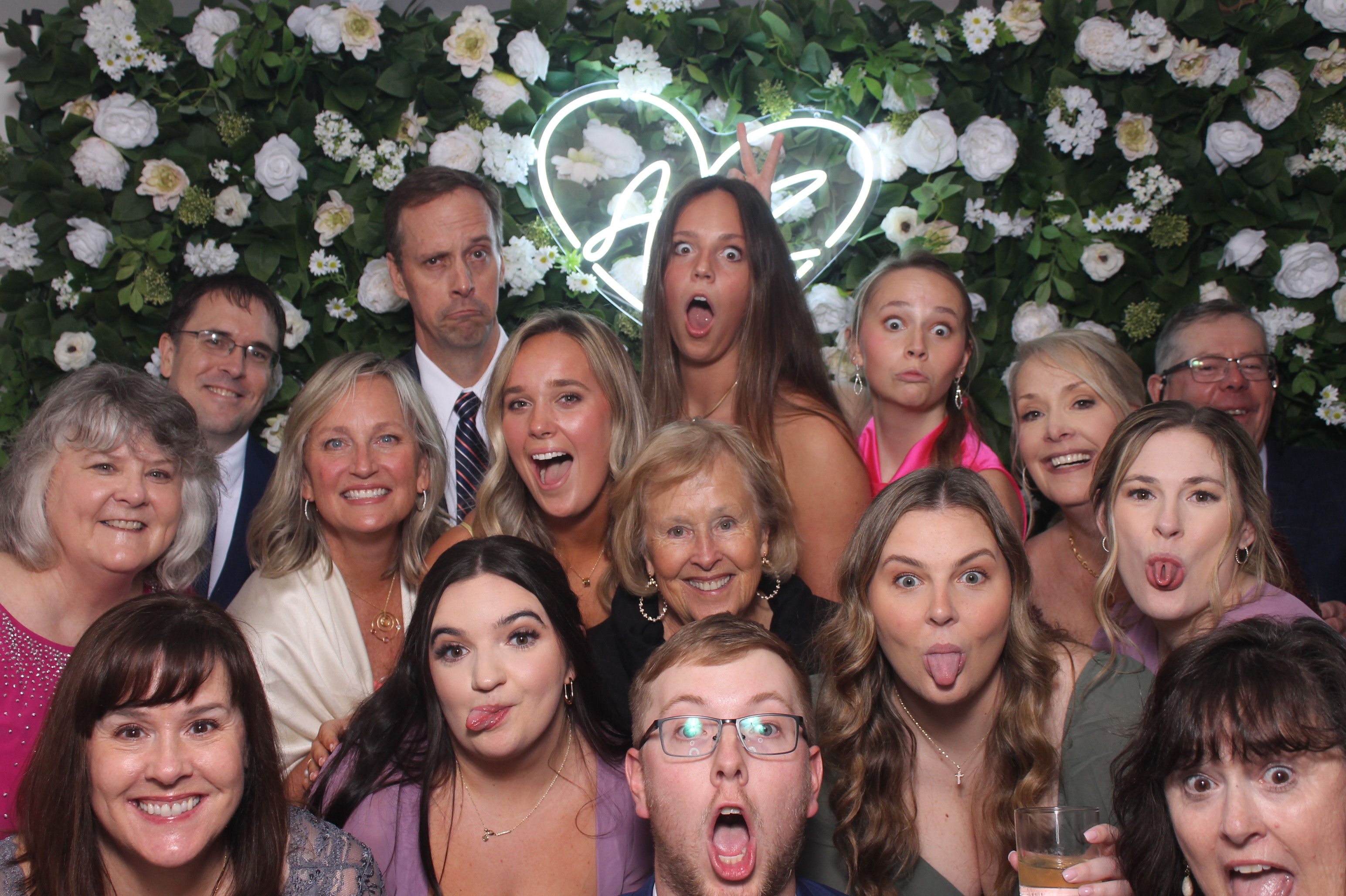 Willcocks wedding  | View more photos from the event at gallery.photoboothcincy.com/u/PhotoBoothCincy/Willcocks-wedding