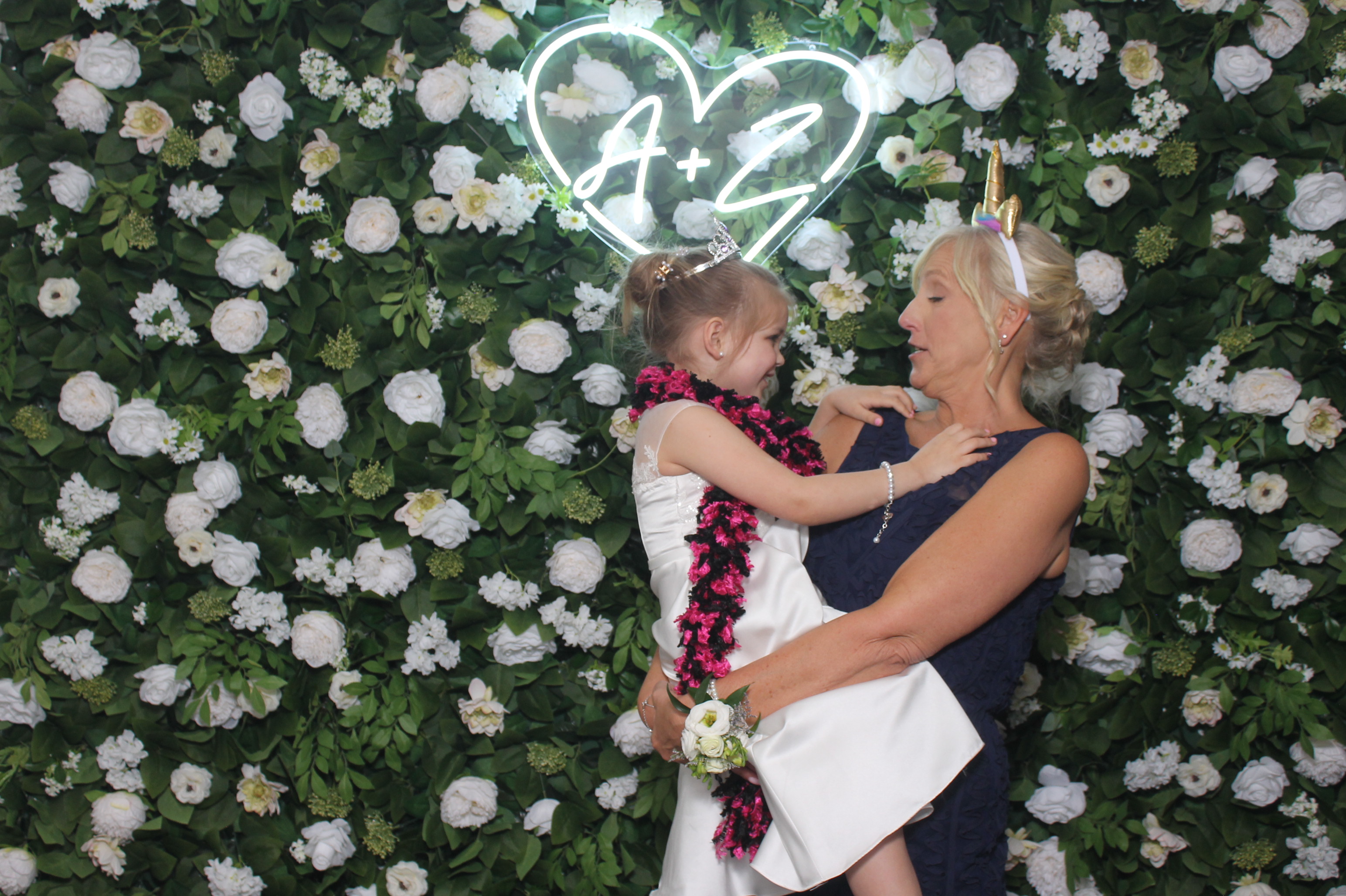Willcocks wedding  | View more photos from the event at gallery.photoboothcincy.com/u/PhotoBoothCincy/Willcocks-wedding