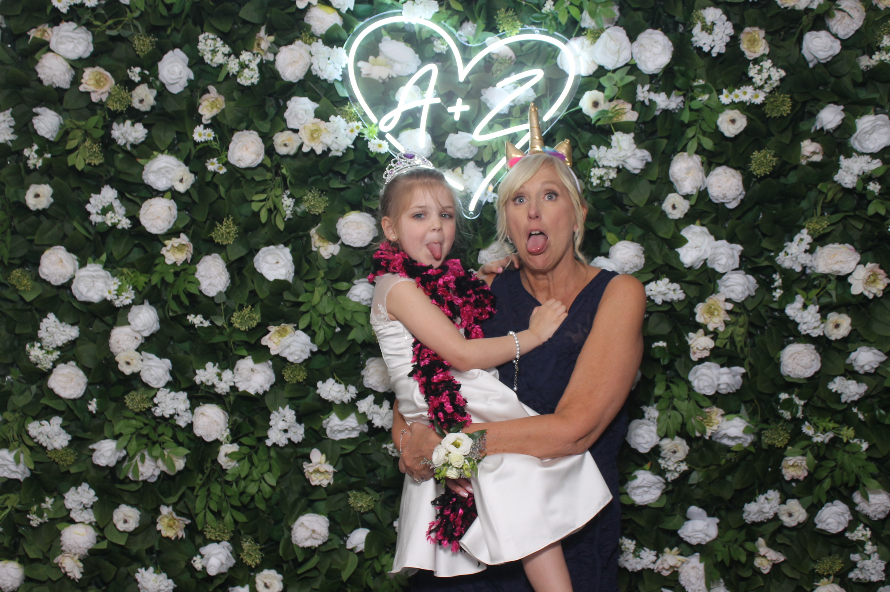 Willcocks wedding  | View more photos from the event at gallery.photoboothcincy.com/u/PhotoBoothCincy/Willcocks-wedding