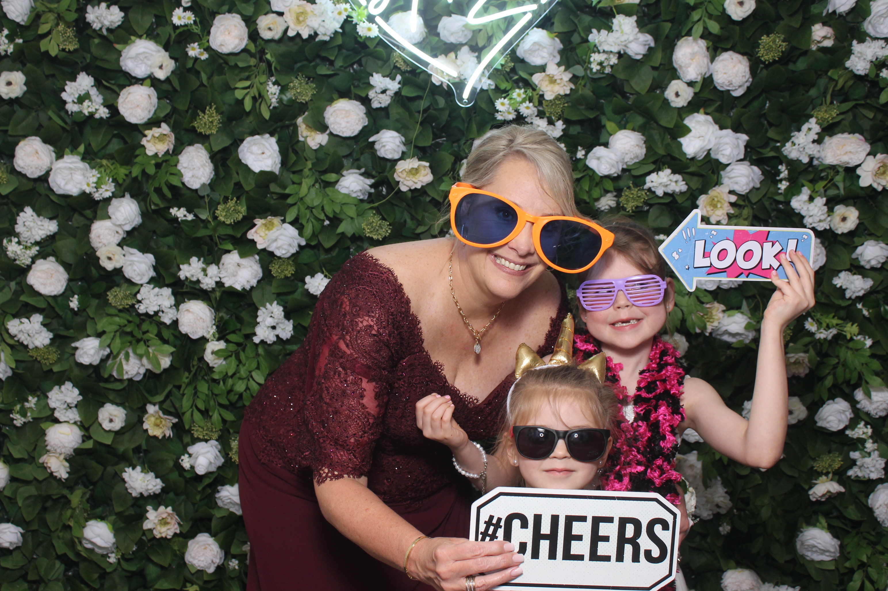 Willcocks wedding  | View more photos from the event at gallery.photoboothcincy.com/u/PhotoBoothCincy/Willcocks-wedding