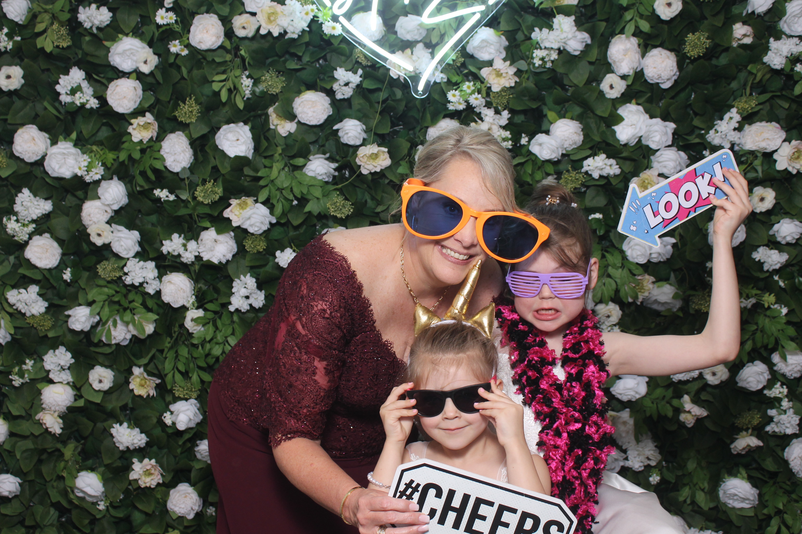 Willcocks wedding  | View more photos from the event at gallery.photoboothcincy.com/u/PhotoBoothCincy/Willcocks-wedding