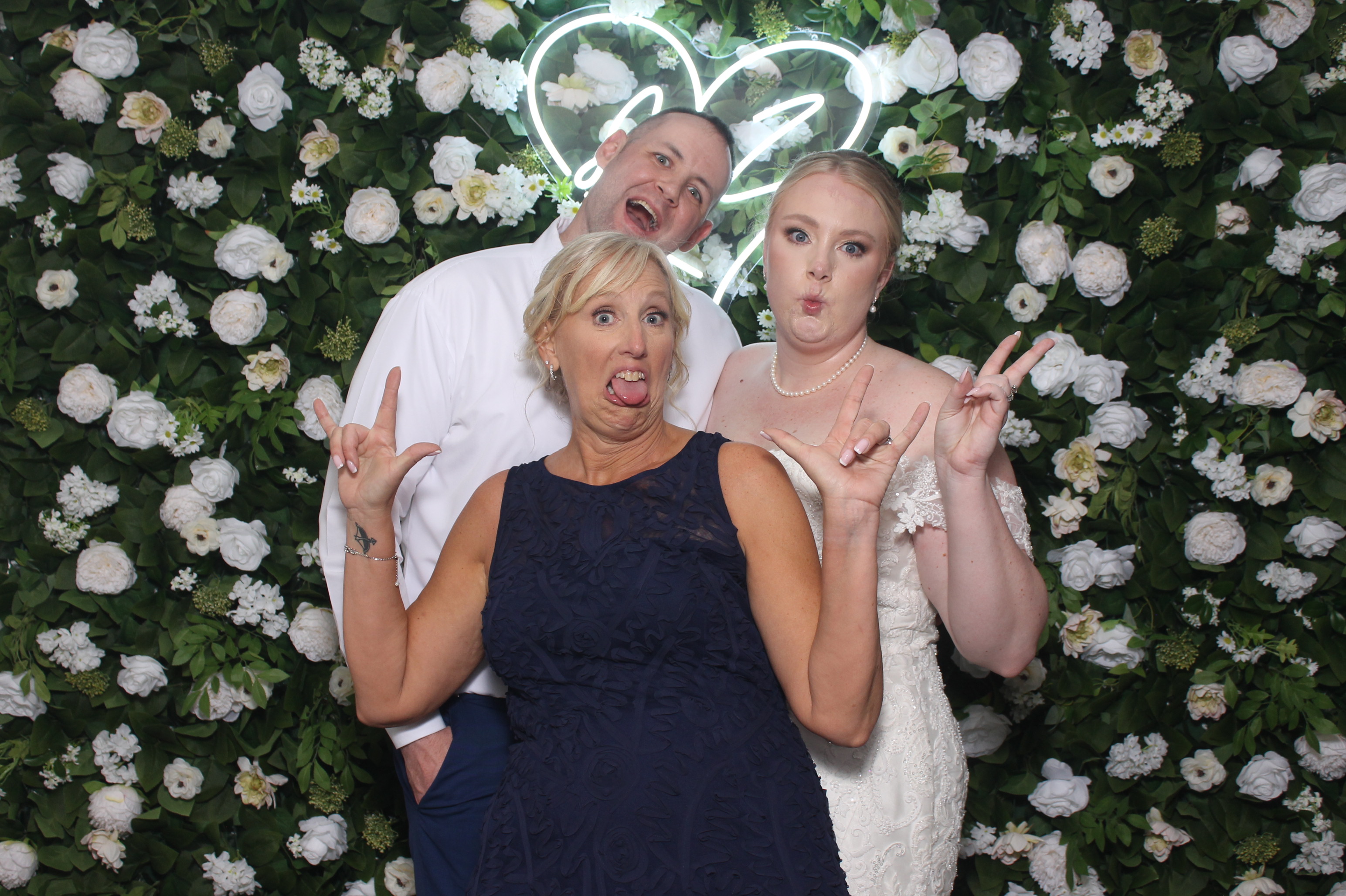Willcocks wedding  | View more photos from the event at gallery.photoboothcincy.com/u/PhotoBoothCincy/Willcocks-wedding
