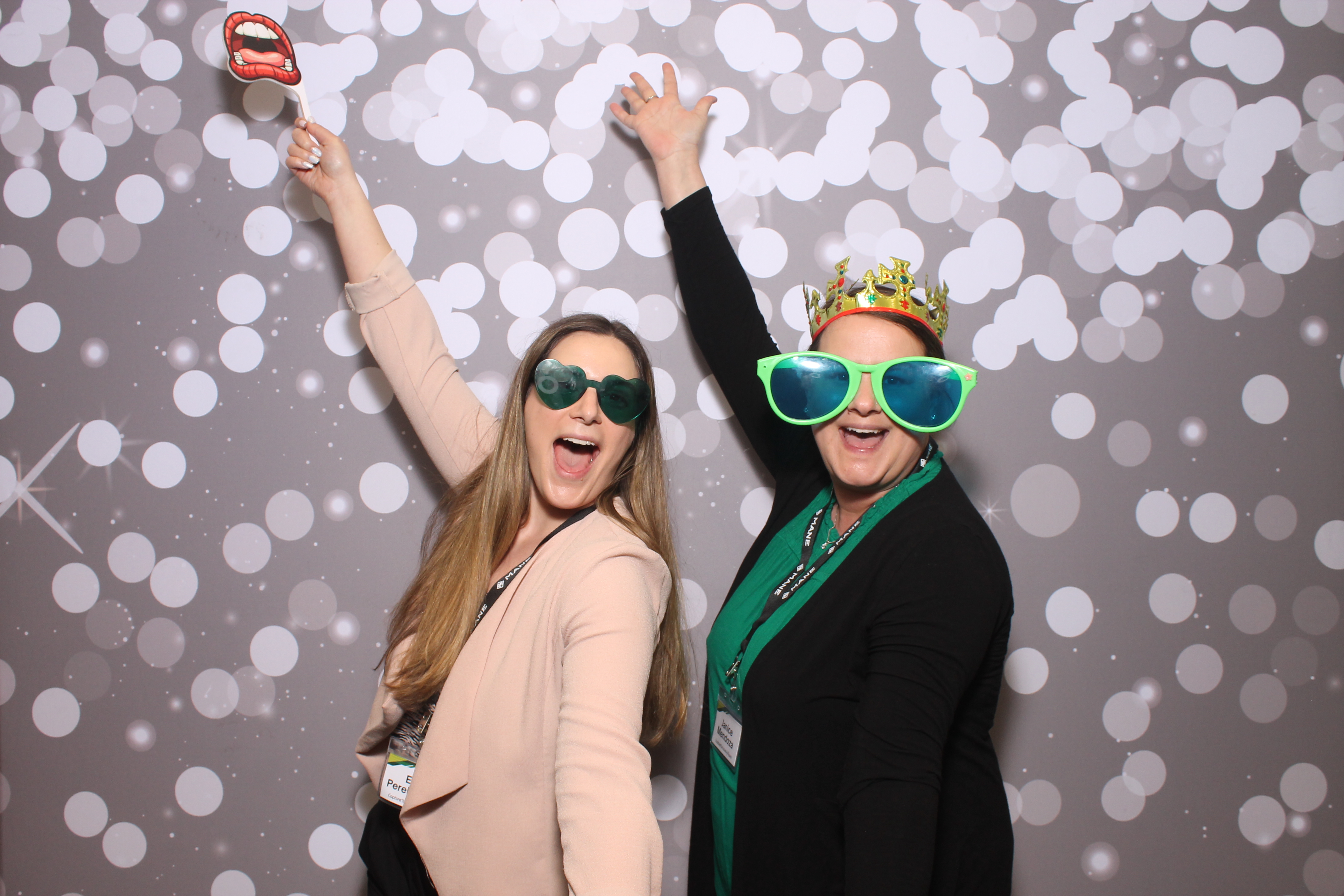 Woodlawn Customer Thurs | View more photos from the event at gallery.photoboothcincy.com/u/PhotoBoothCincy/Woodlawn-Customer-Thurs