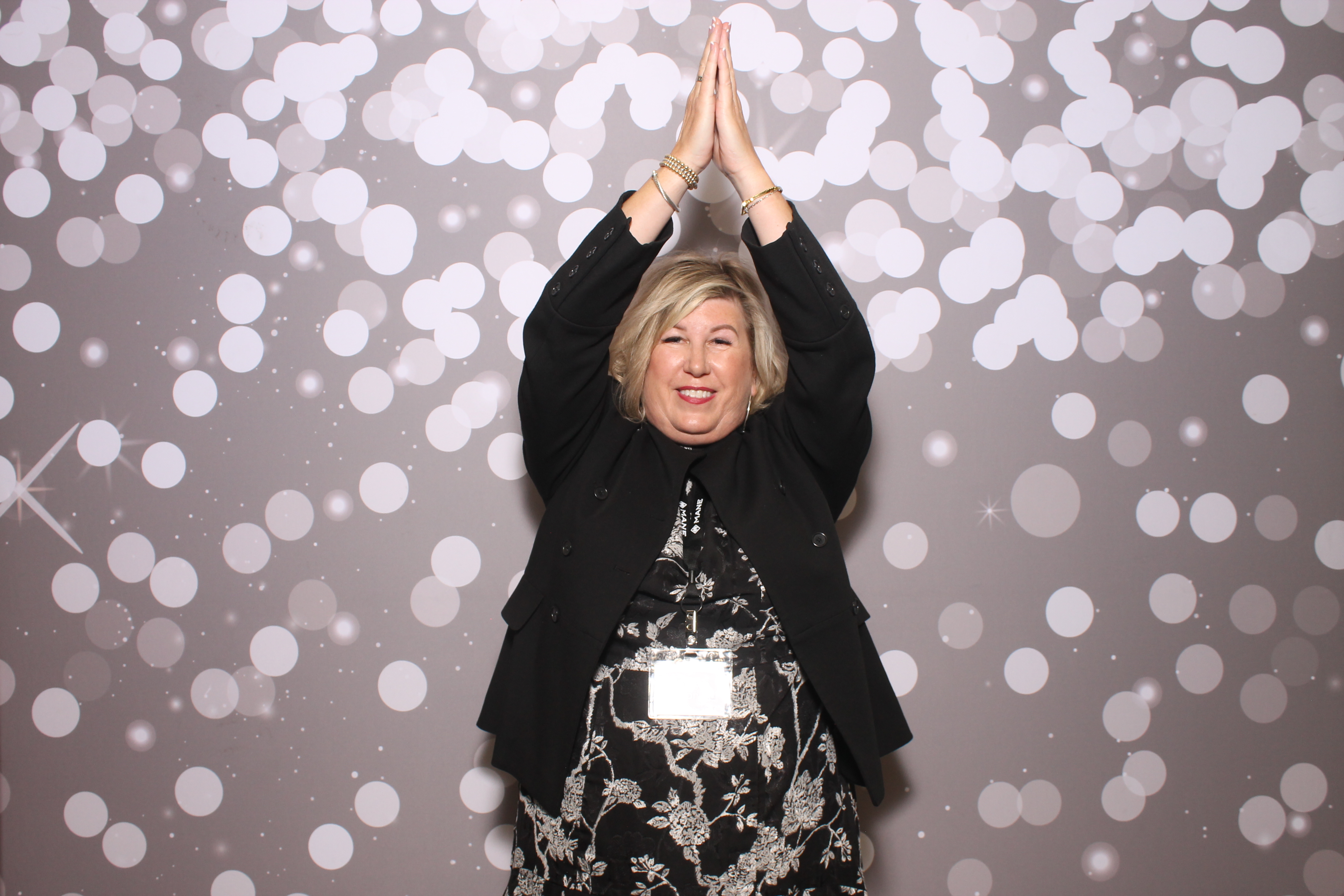 Woodlawn Customer Thurs | View more photos from the event at gallery.photoboothcincy.com/u/PhotoBoothCincy/Woodlawn-Customer-Thurs