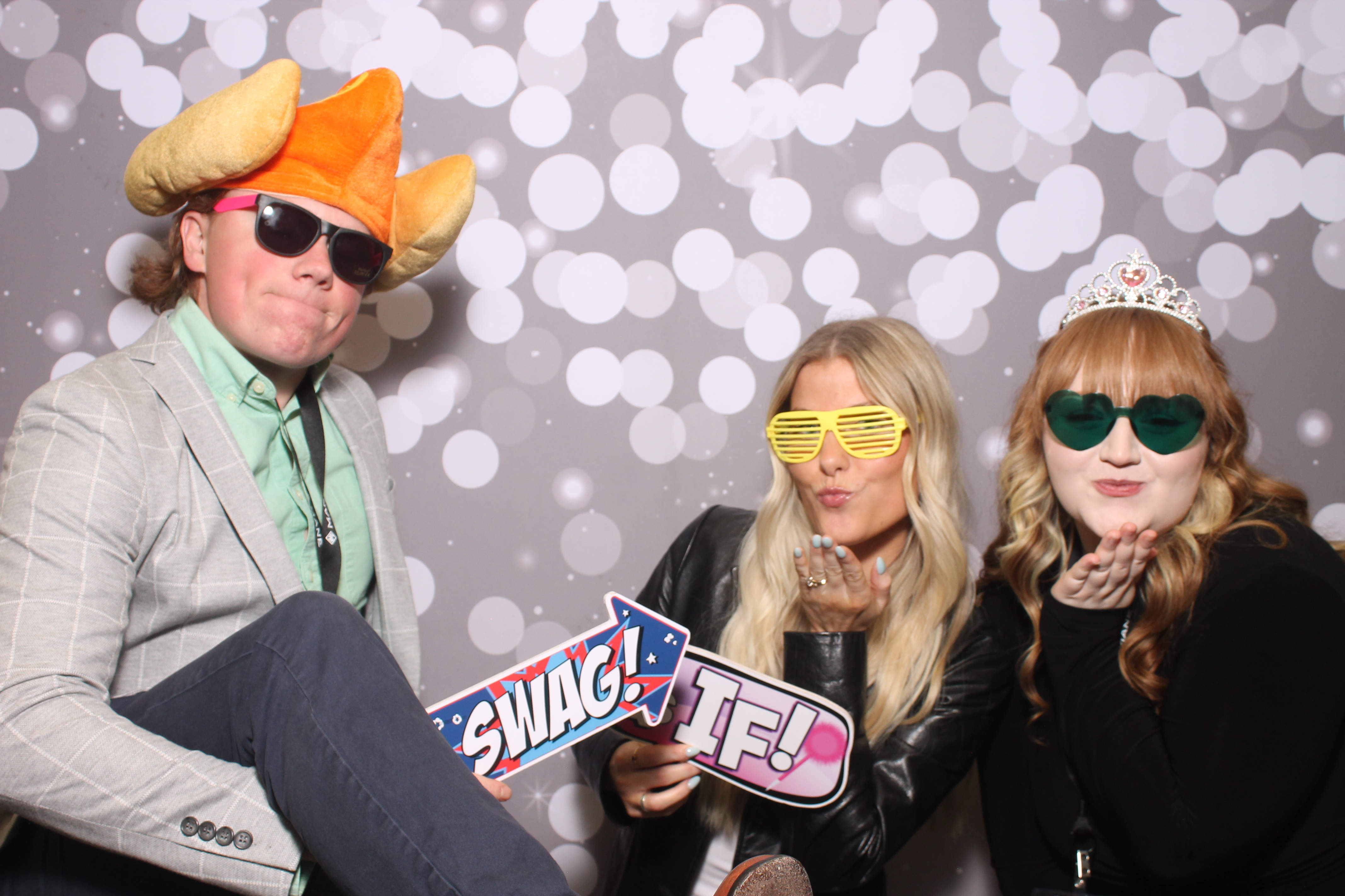 Woodlawn Customer Thurs | View more photos from the event at gallery.photoboothcincy.com/u/PhotoBoothCincy/Woodlawn-Customer-Thurs