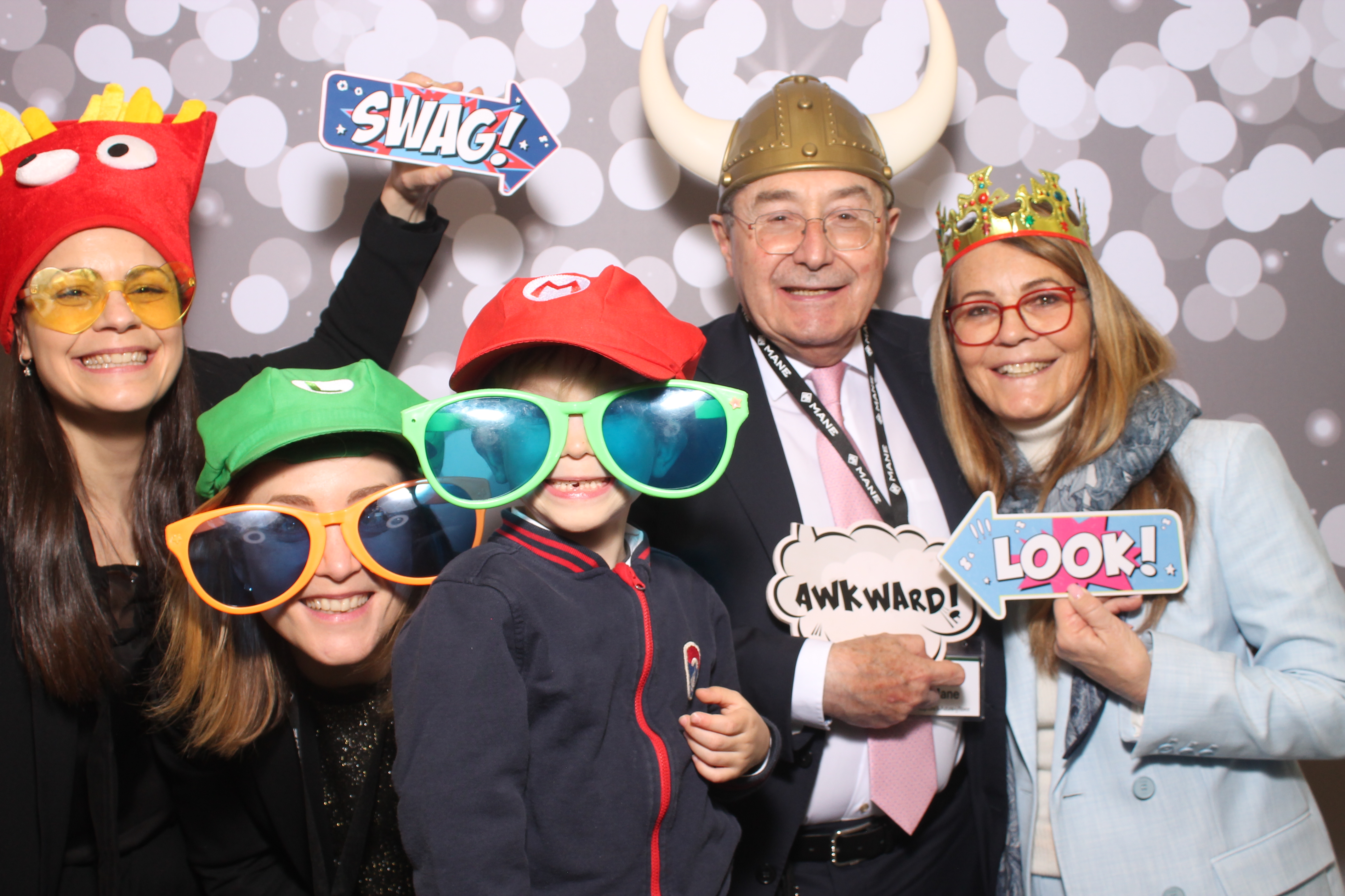 Woodlawn Customer Thurs | View more photos from the event at gallery.photoboothcincy.com/u/PhotoBoothCincy/Woodlawn-Customer-Thurs