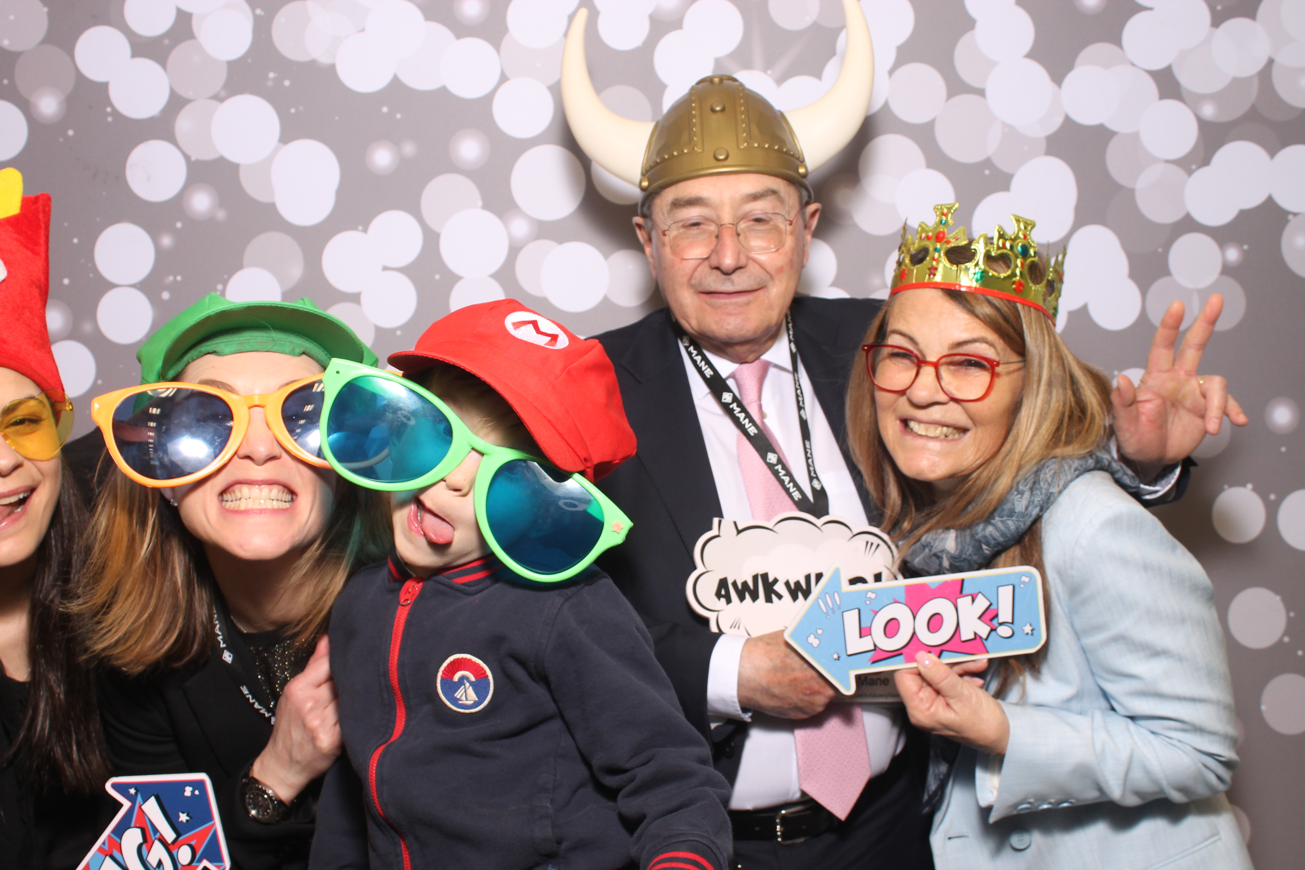Woodlawn Customer Thurs | View more photos from the event at gallery.photoboothcincy.com/u/PhotoBoothCincy/Woodlawn-Customer-Thurs