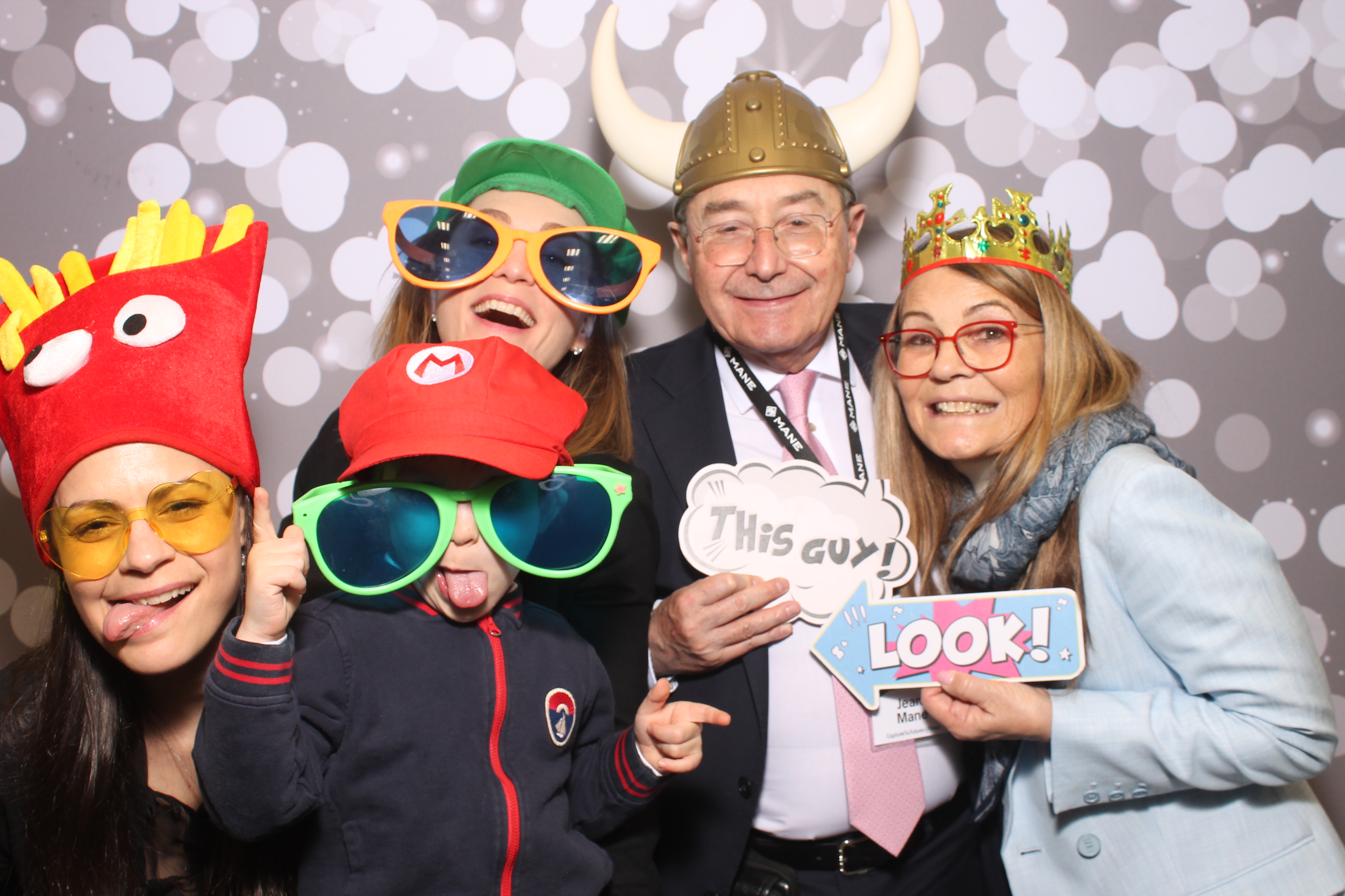 Woodlawn Customer Thurs | View more photos from the event at gallery.photoboothcincy.com/u/PhotoBoothCincy/Woodlawn-Customer-Thurs
